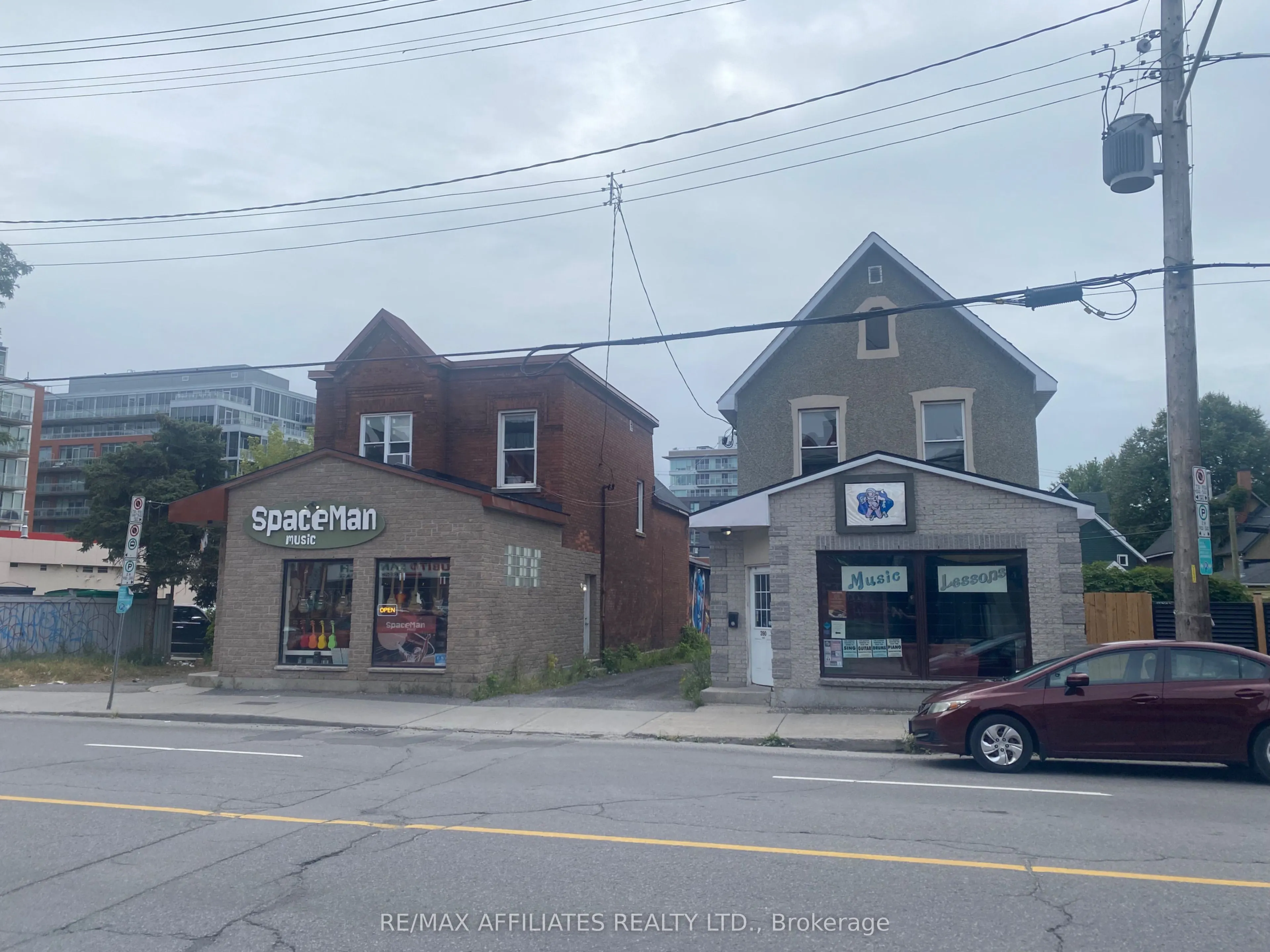 390 Gladstone Avenue