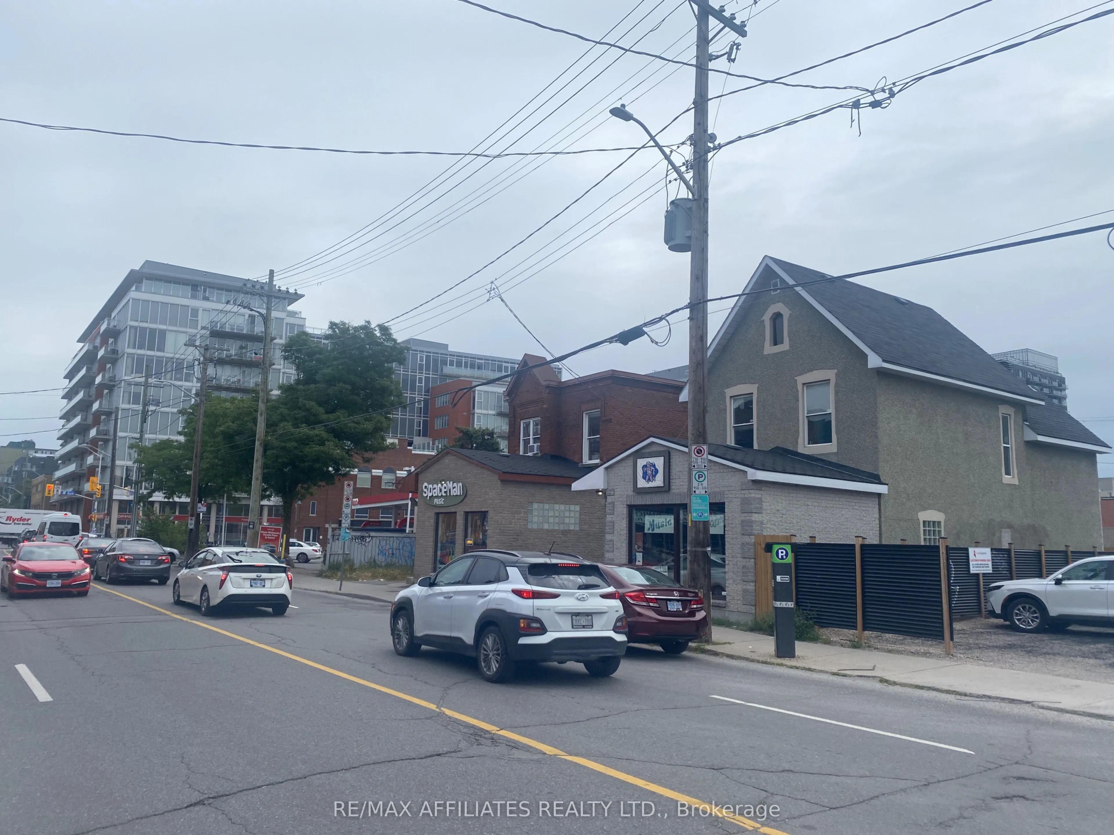 390 Gladstone Avenue