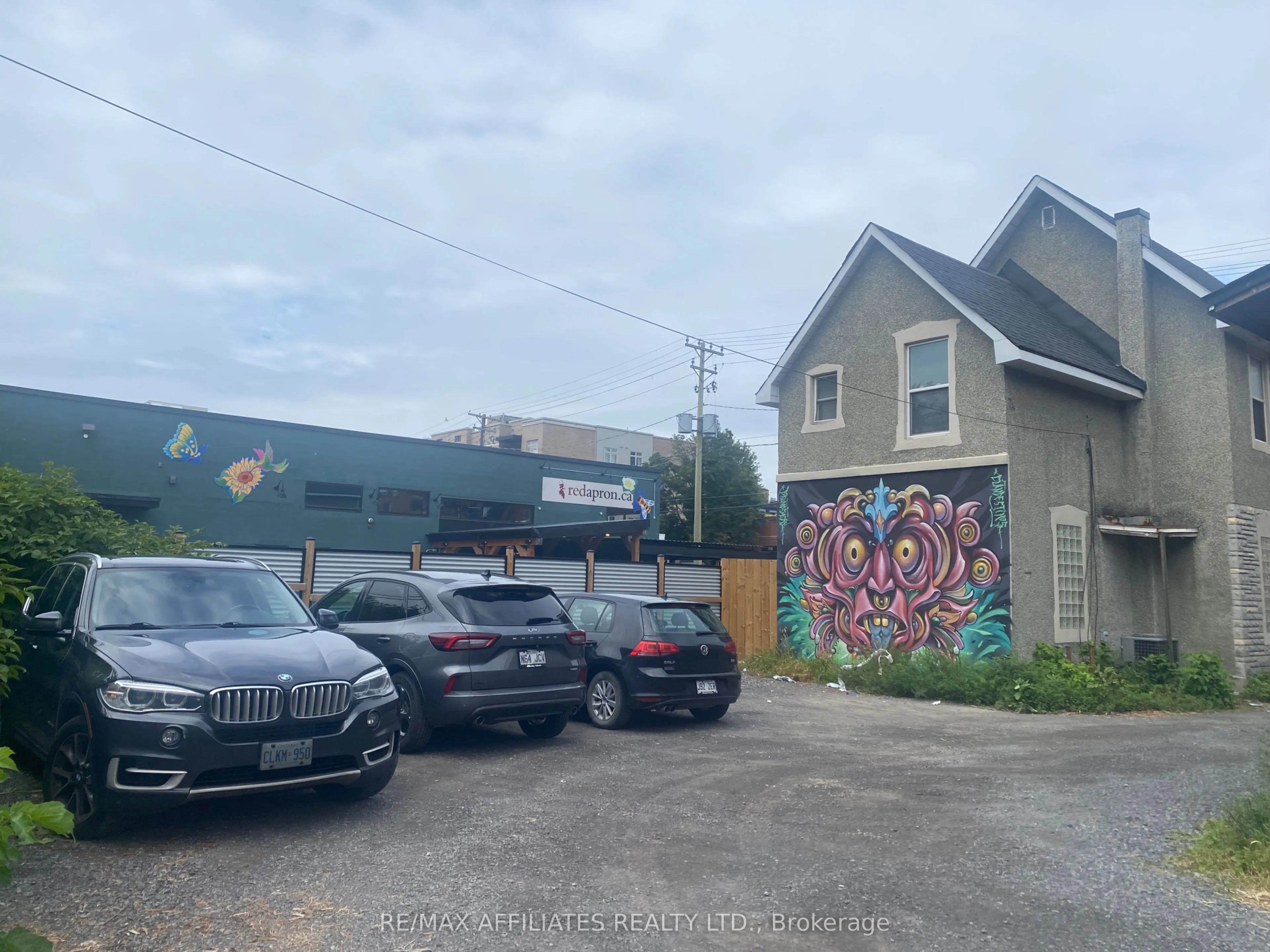 390 Gladstone Avenue