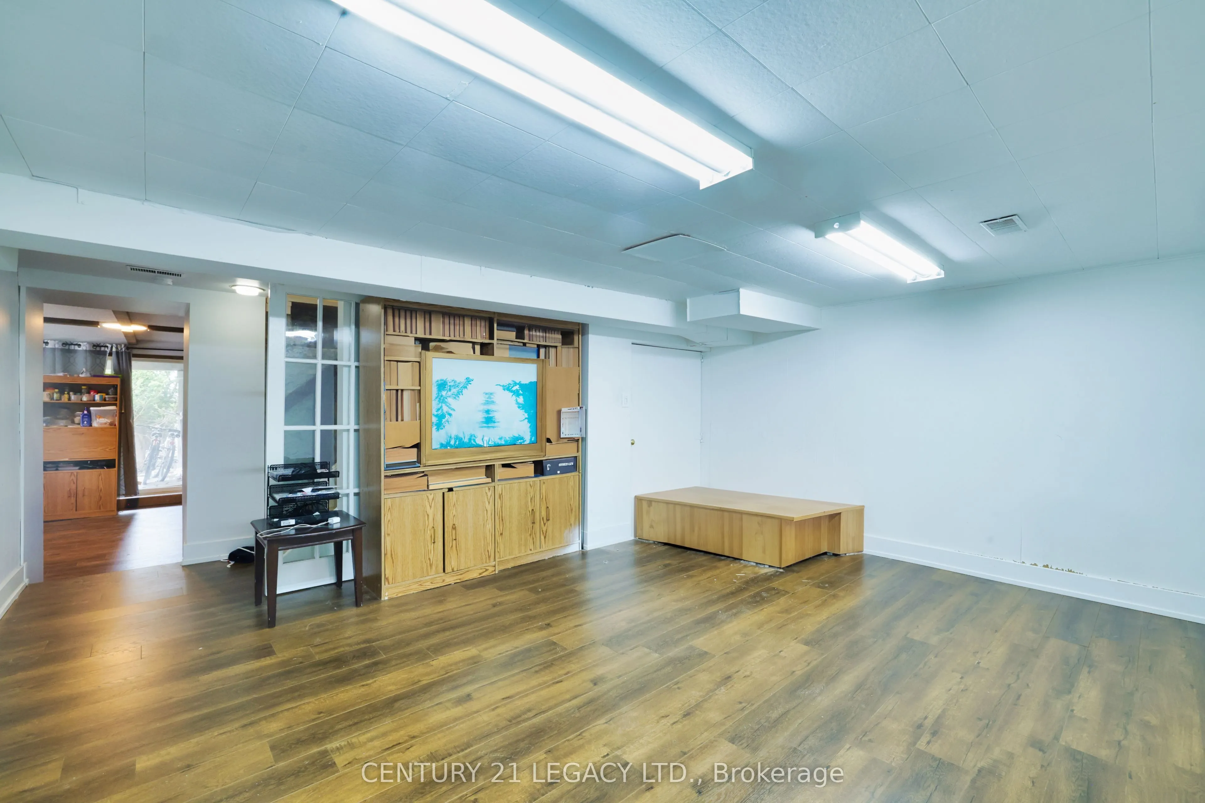 23 Lansdowne Street W