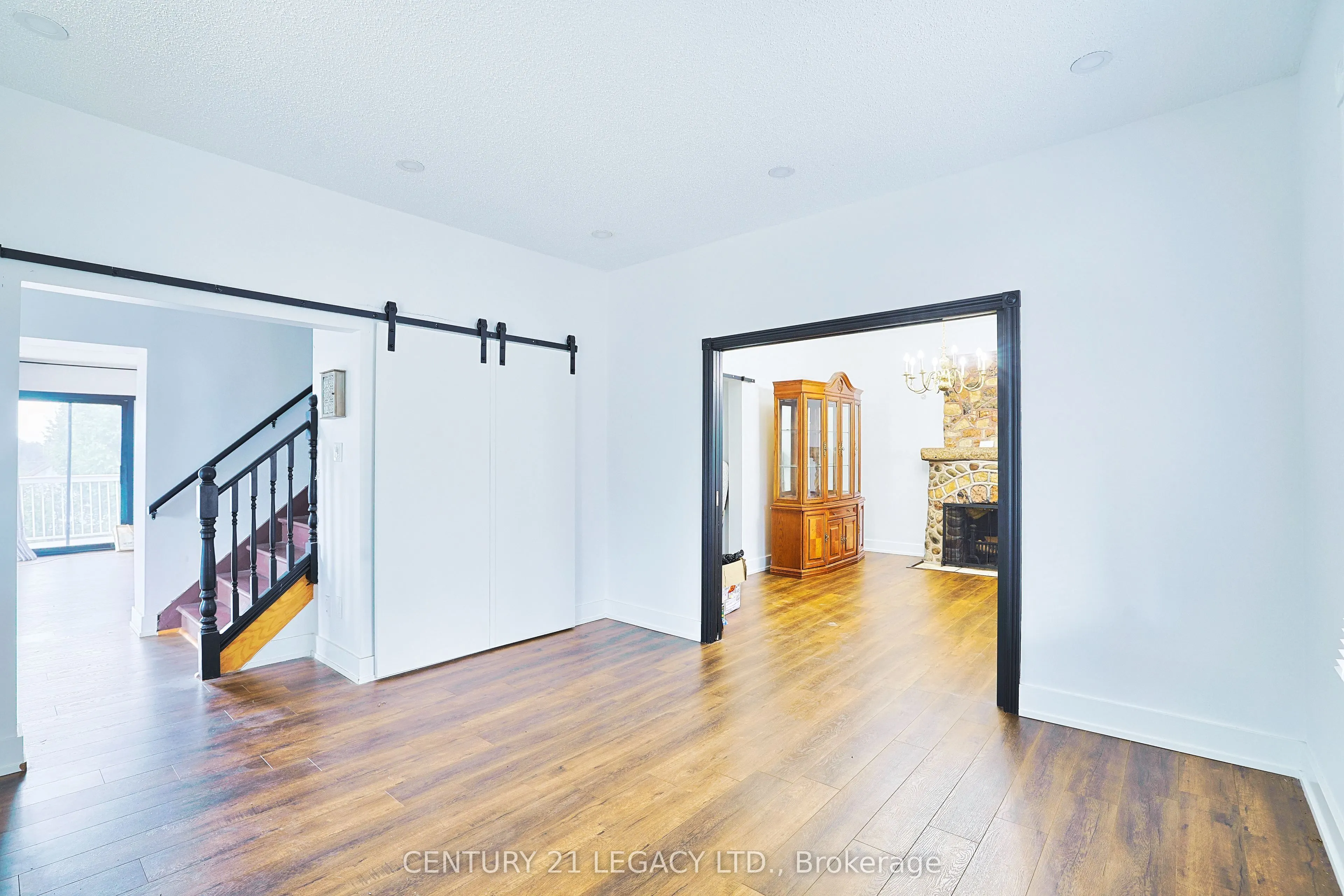 23 Lansdowne Street W