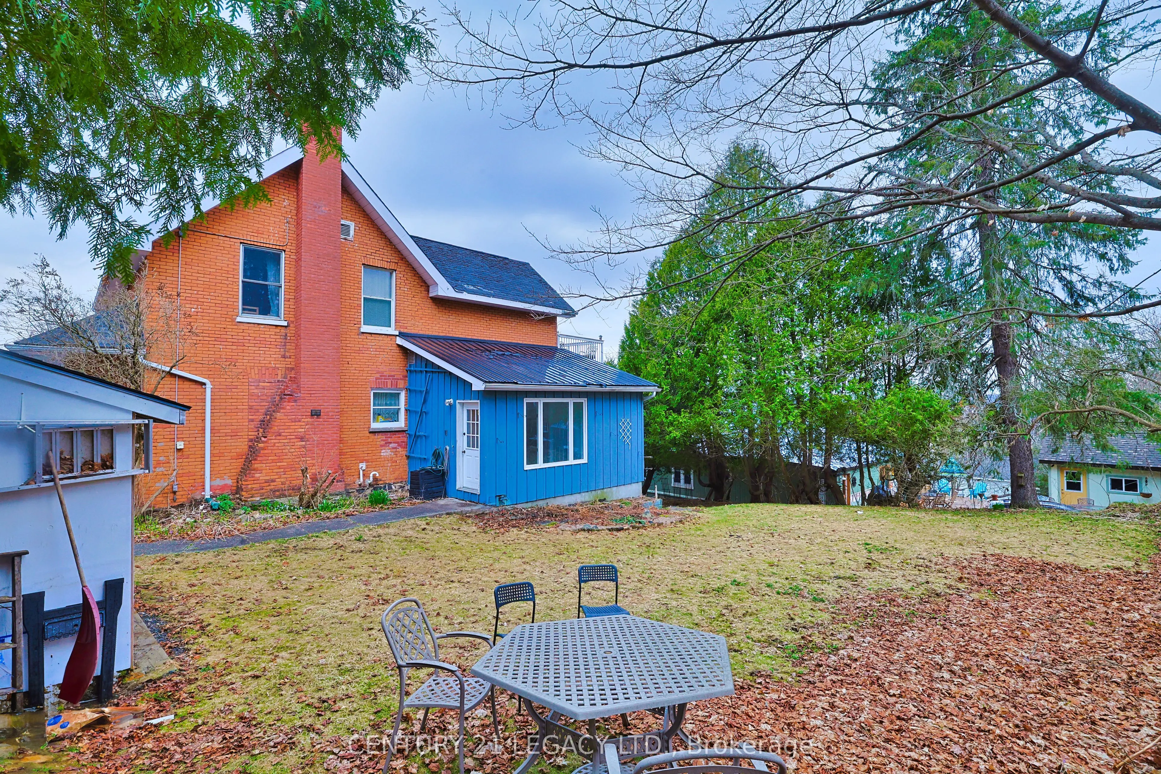 23 Lansdowne Street W