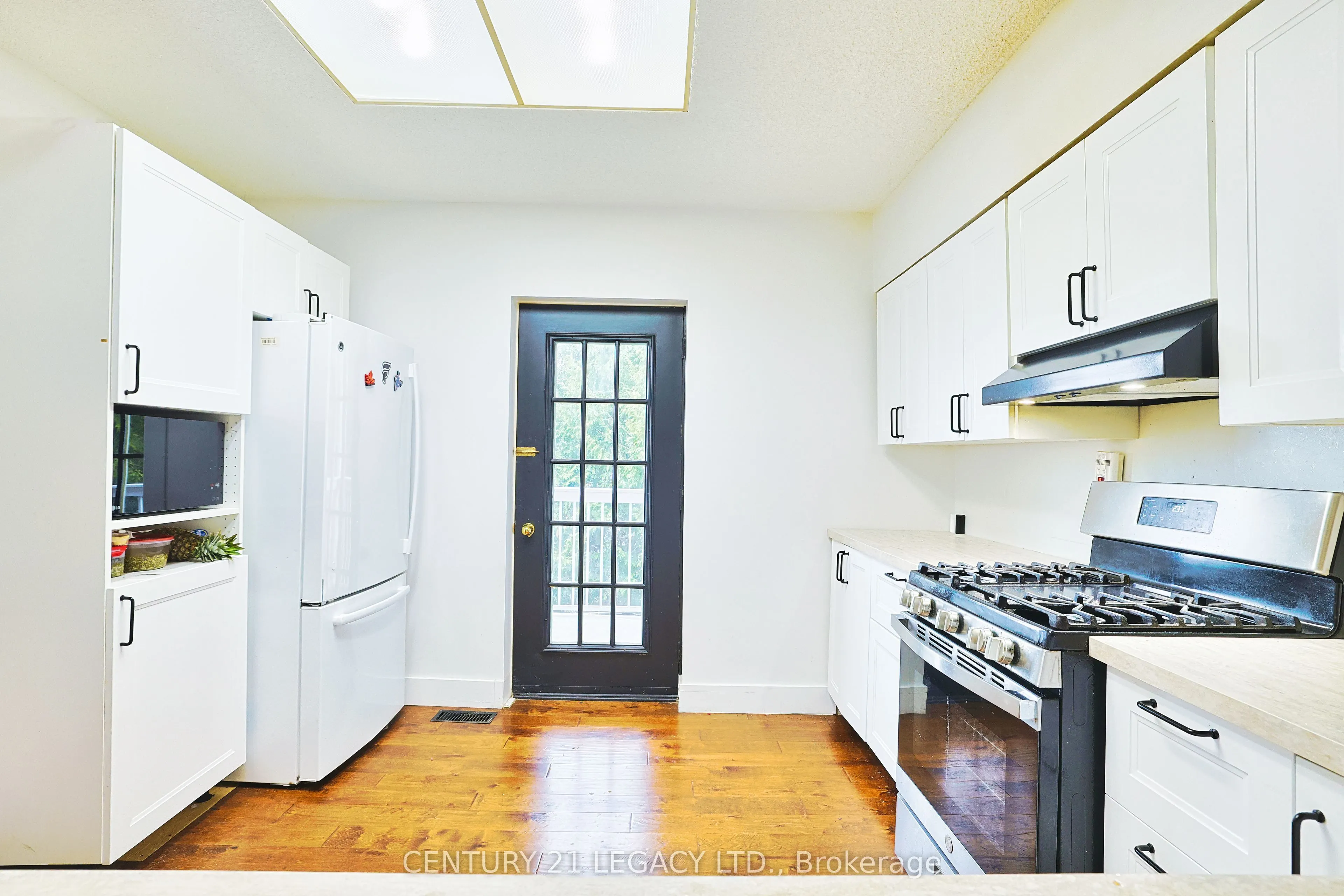 23 Lansdowne Street W