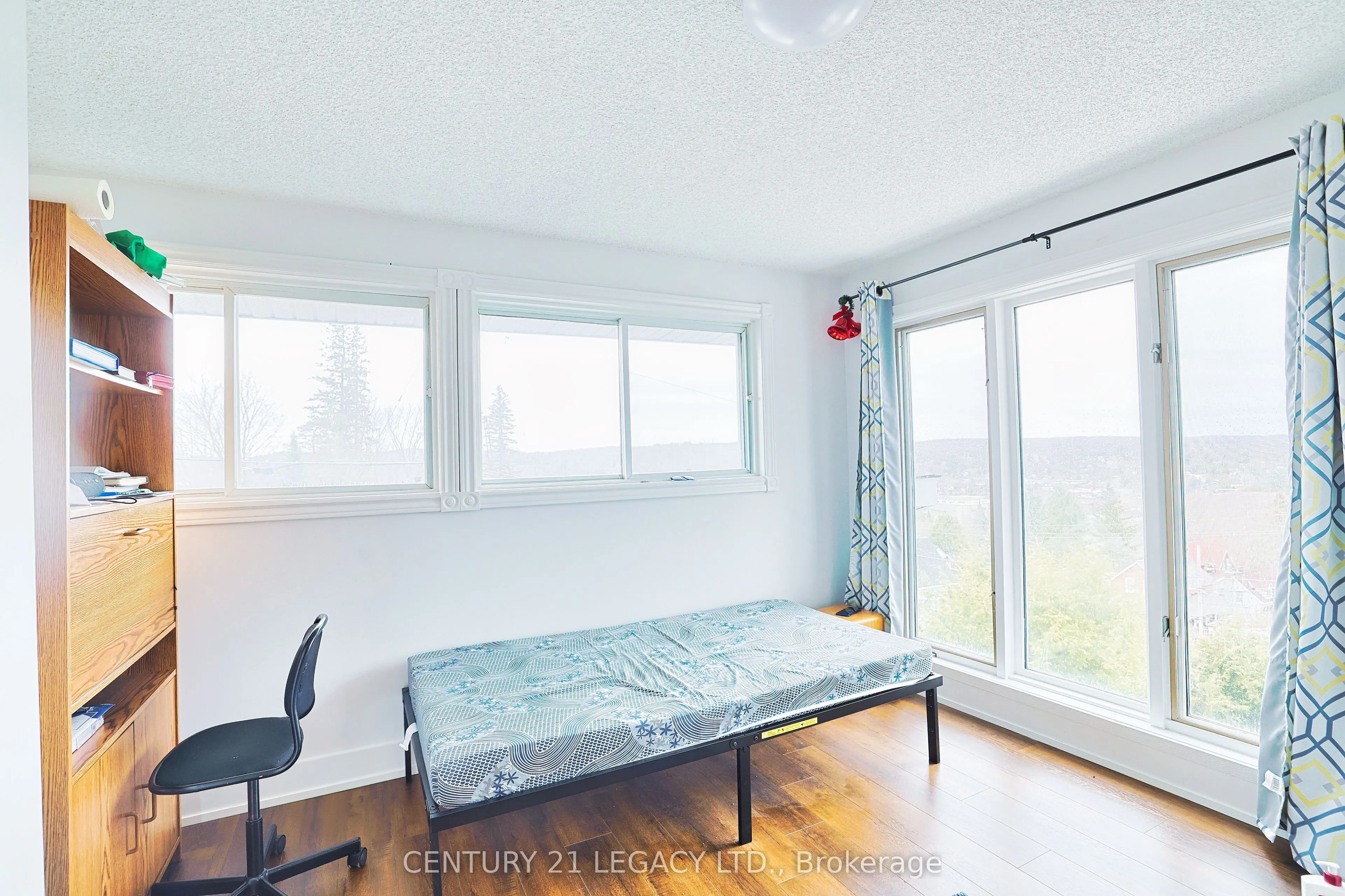 23 Lansdowne Street W