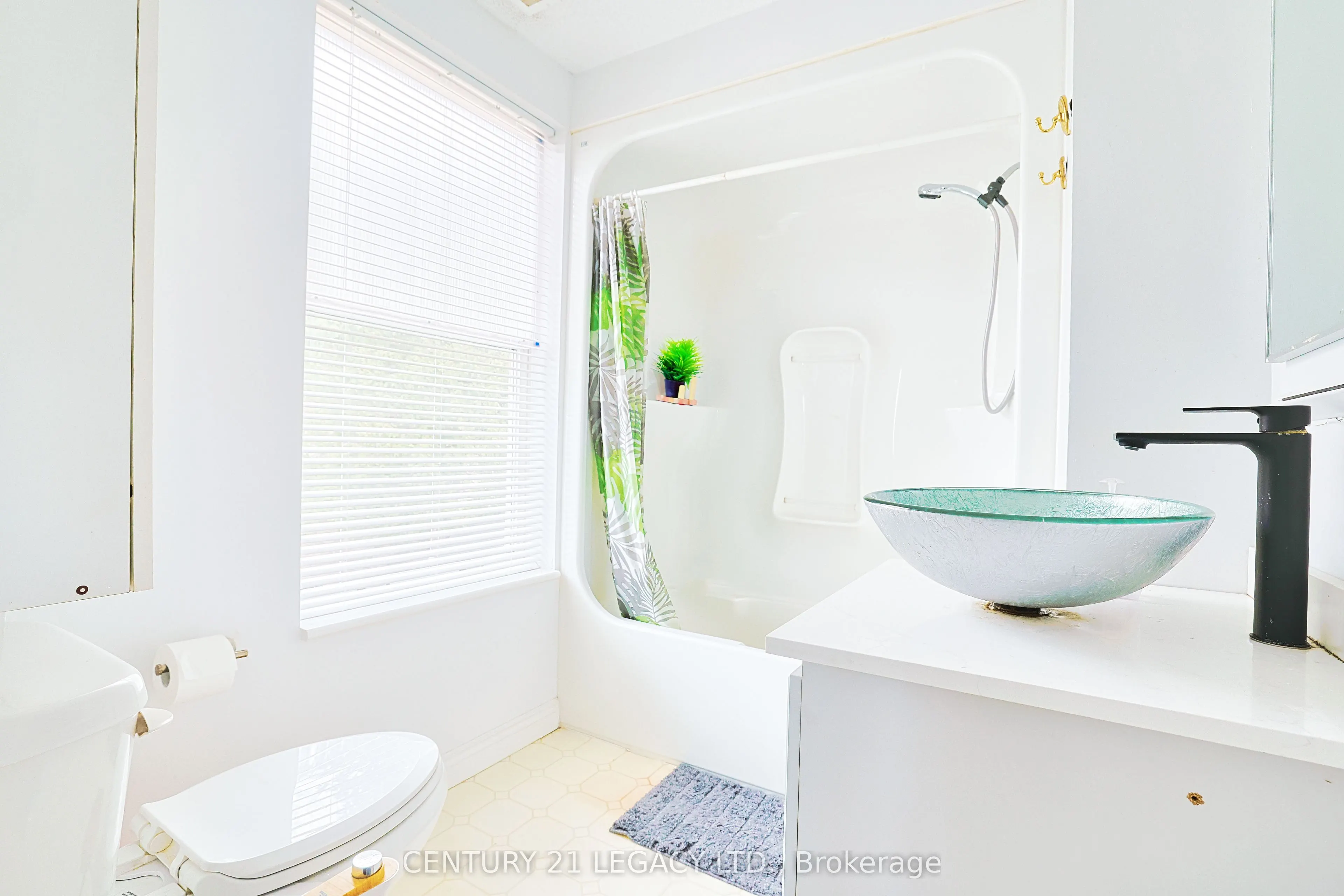 23 Lansdowne Street W