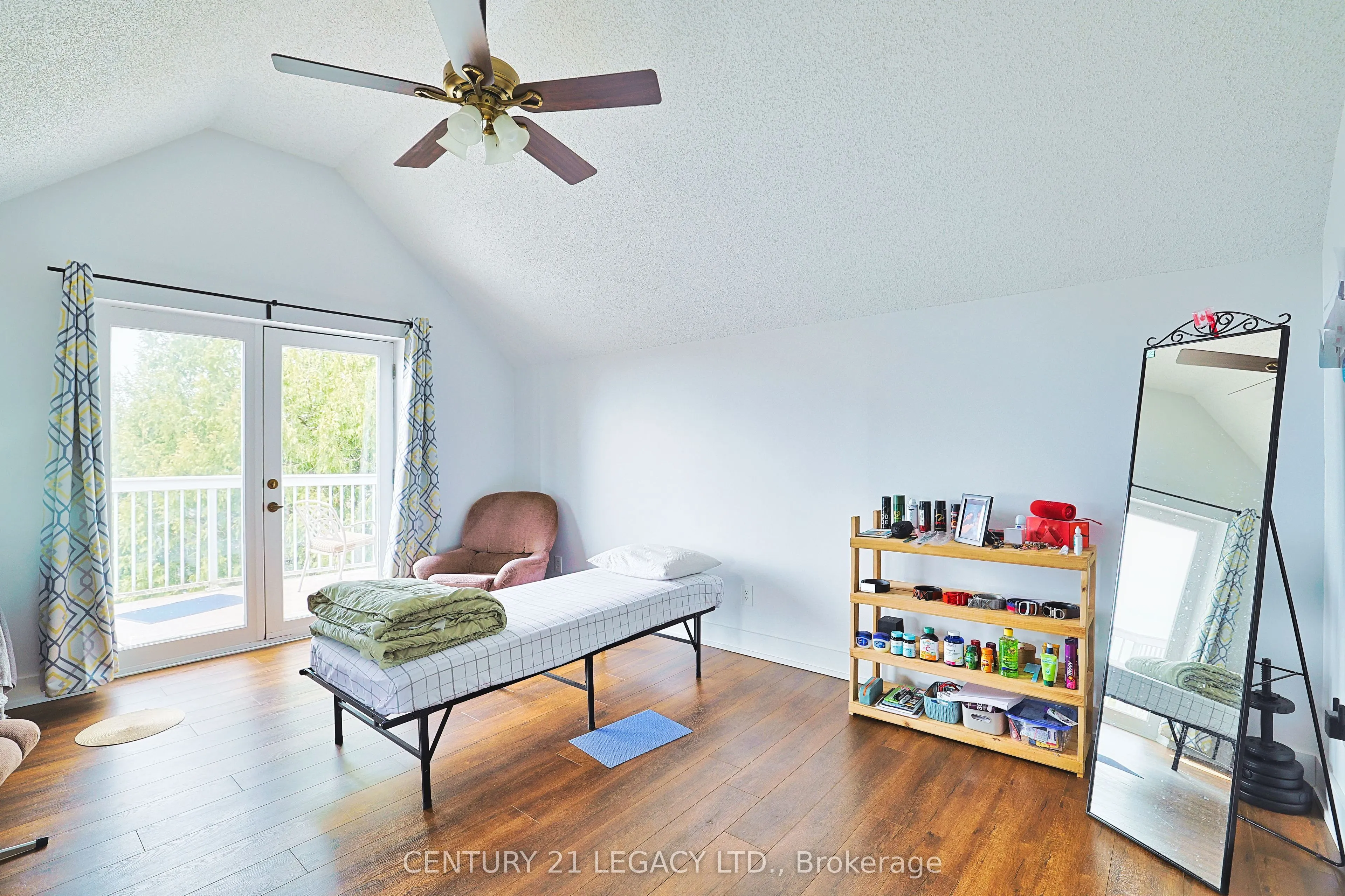 23 Lansdowne Street W