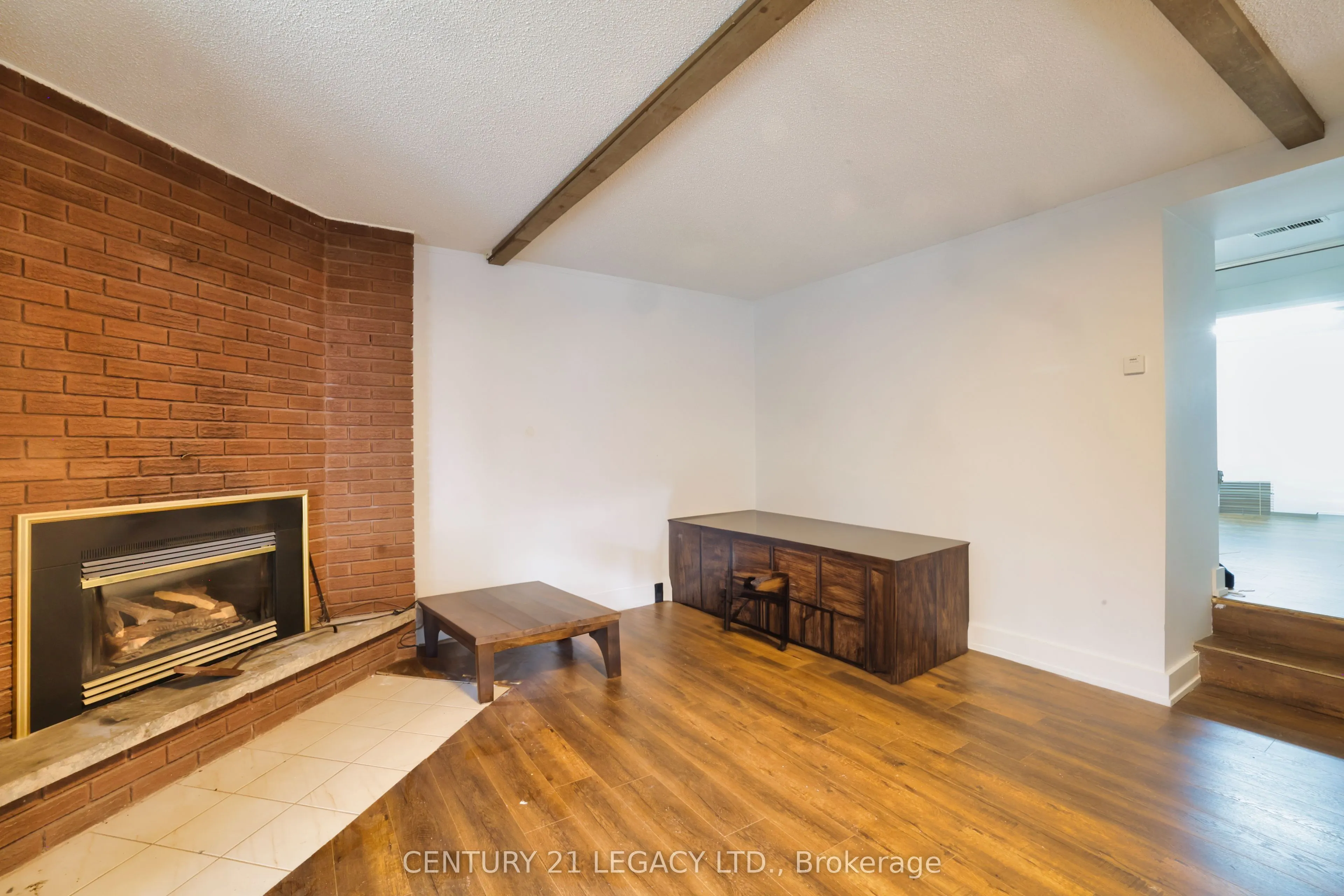 23 Lansdowne Street W