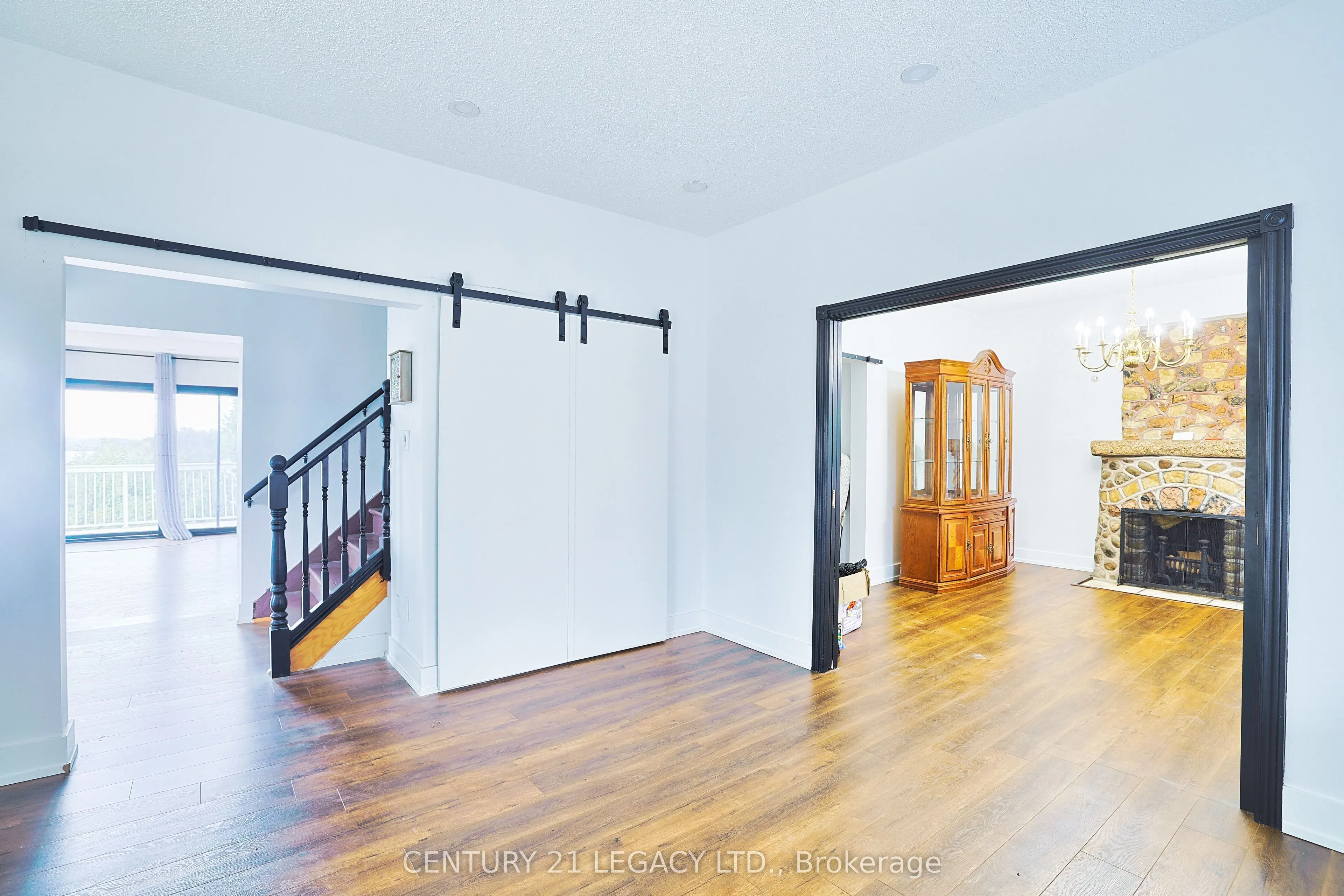 23 Lansdowne Street W