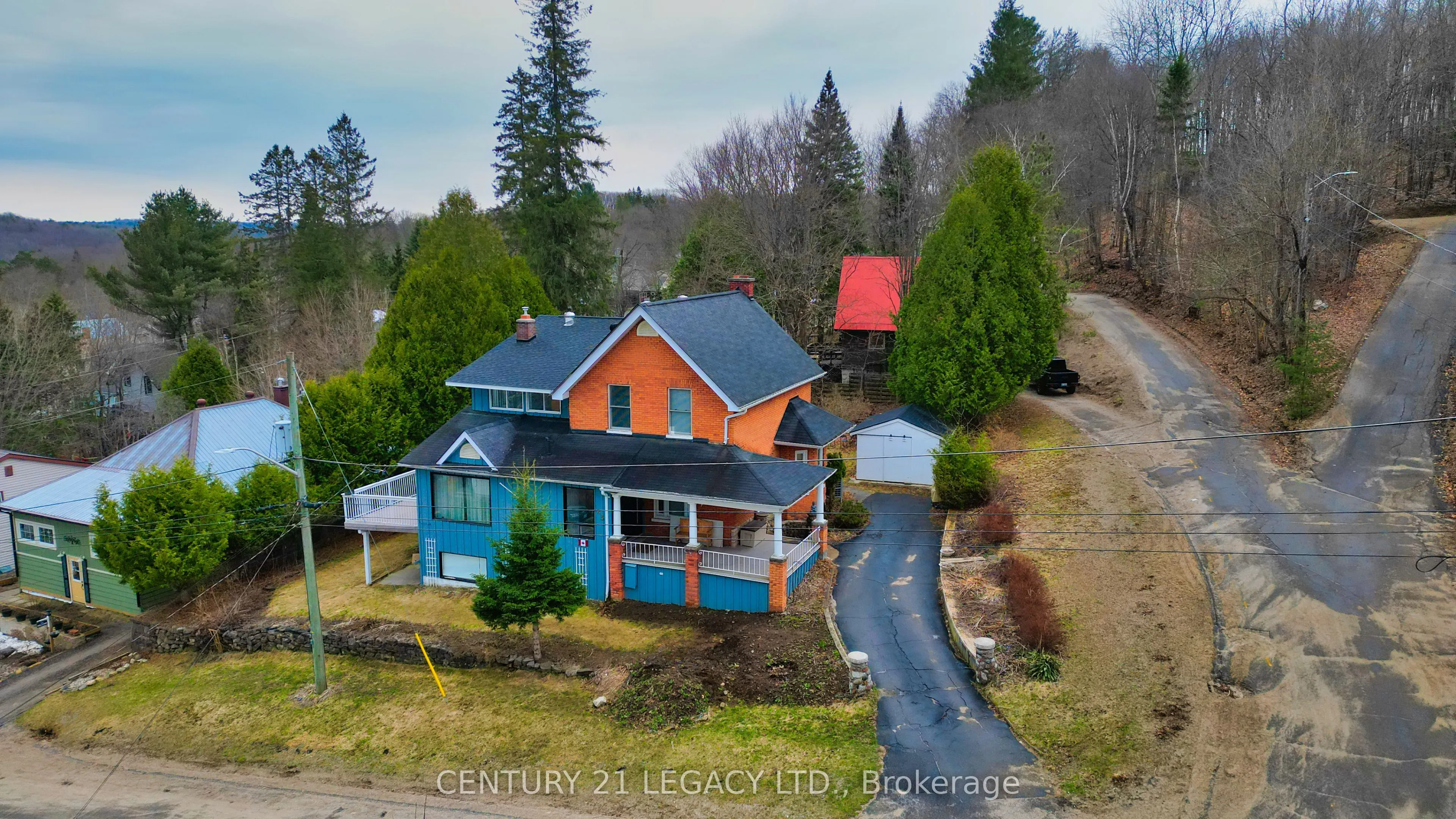 23 Lansdowne Street W