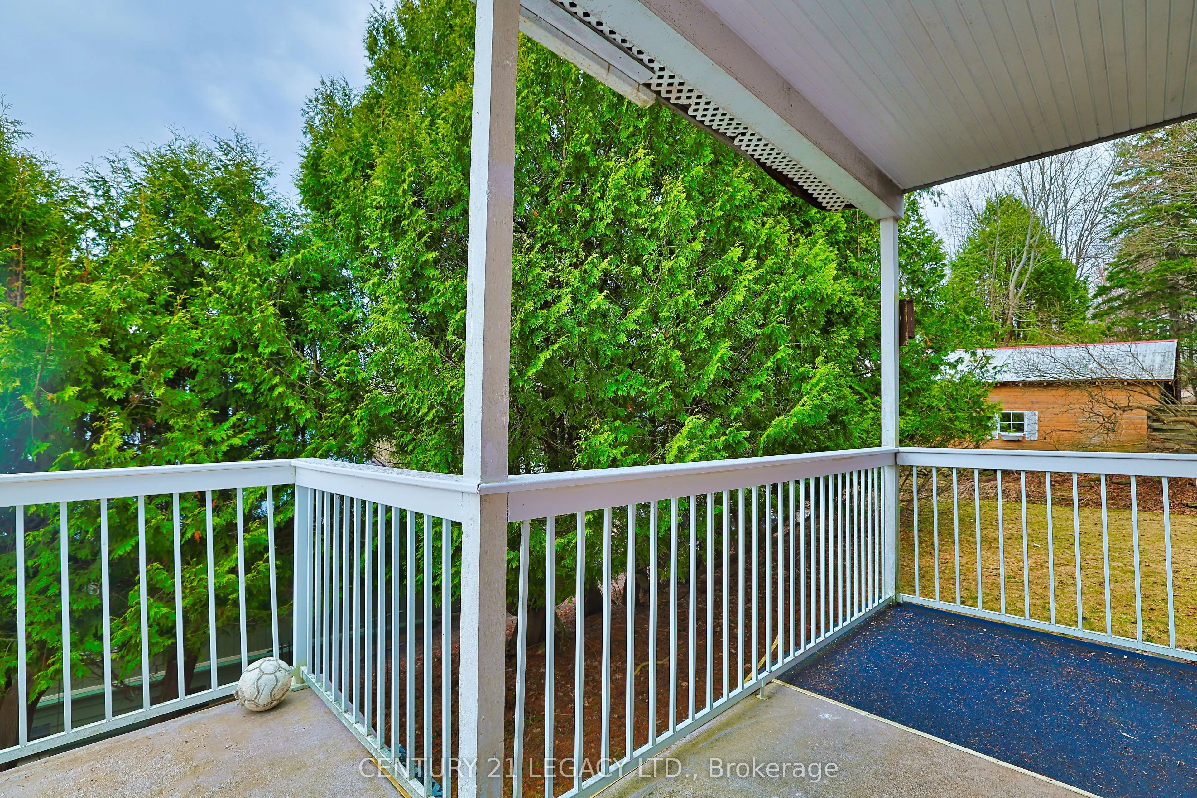 23 Lansdowne Street W