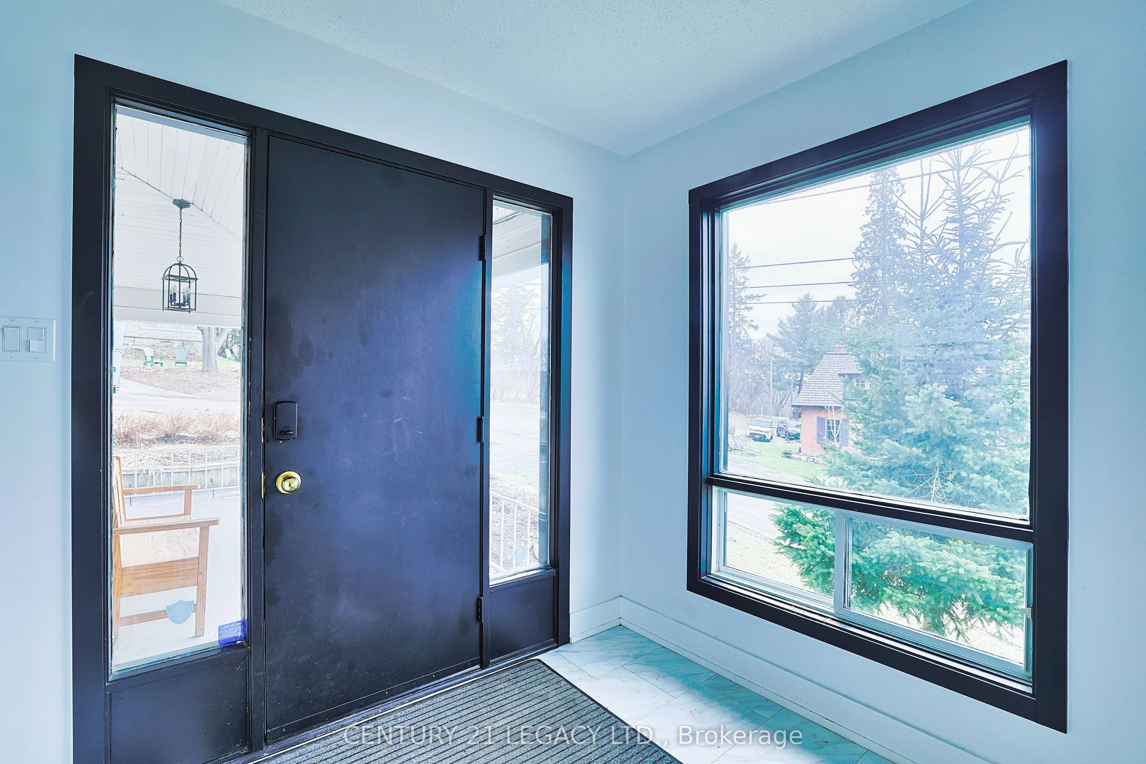 23 Lansdowne Street W