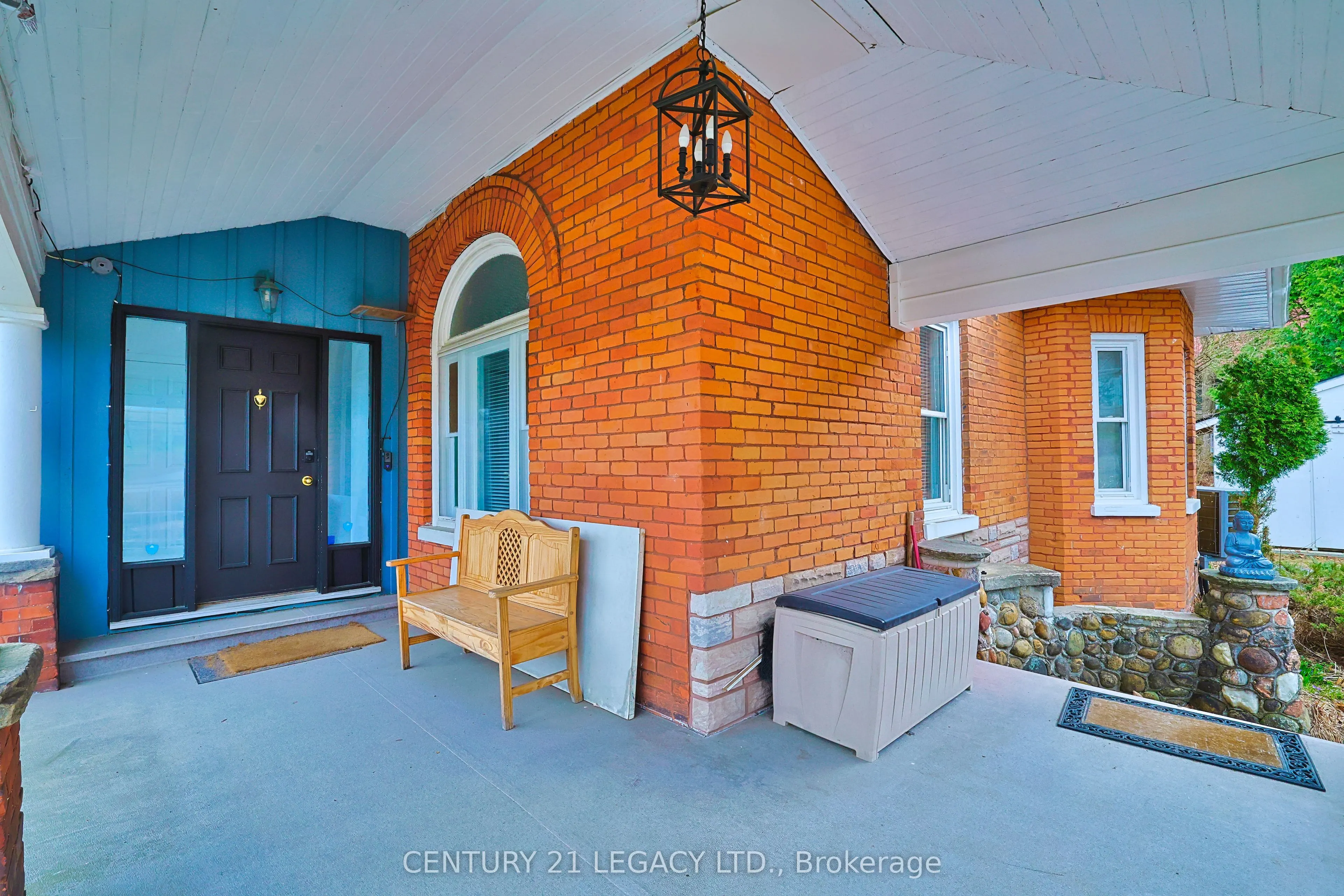 23 Lansdowne Street W