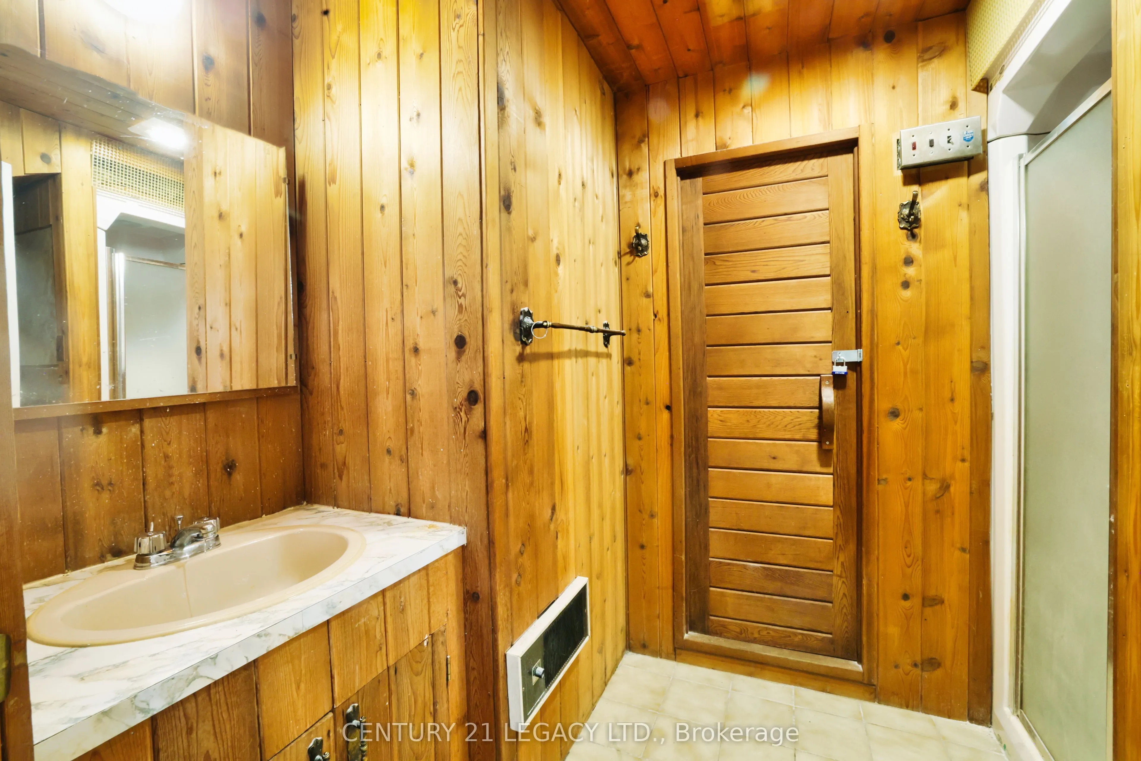 23 Lansdowne Street W