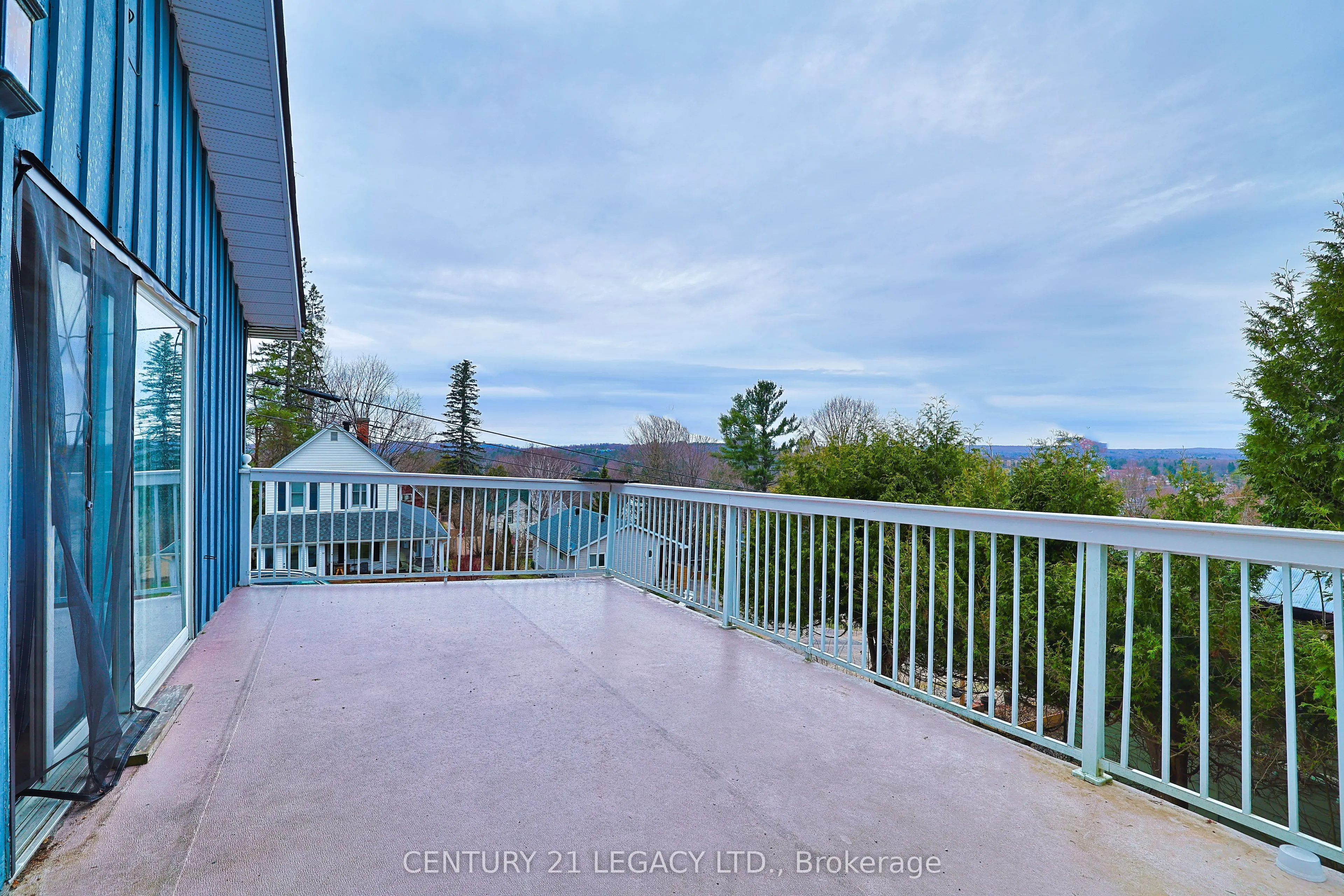 23 Lansdowne Street W