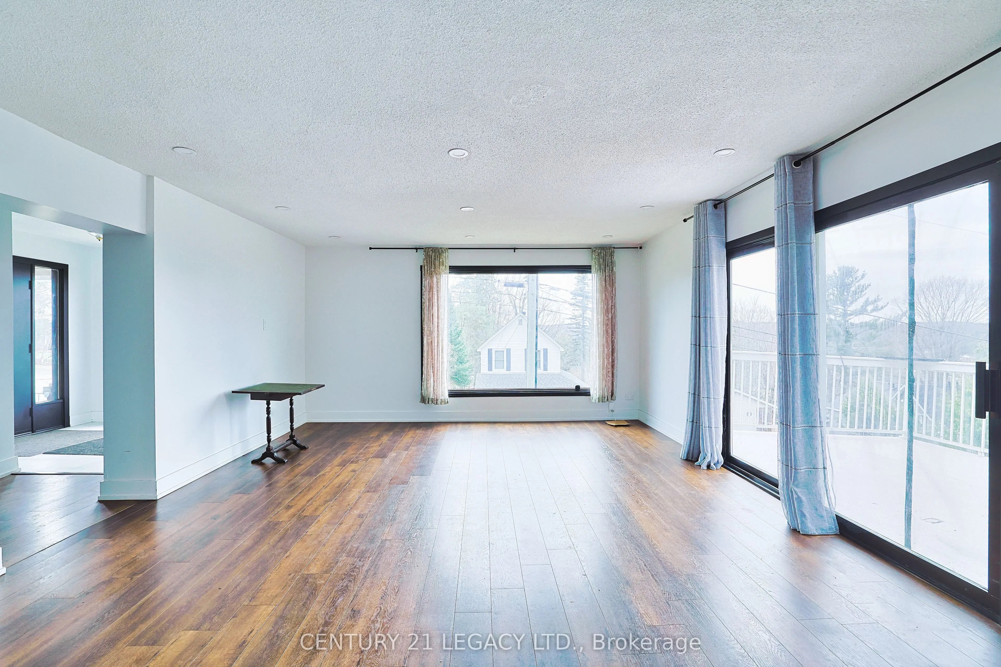 23 Lansdowne Street W