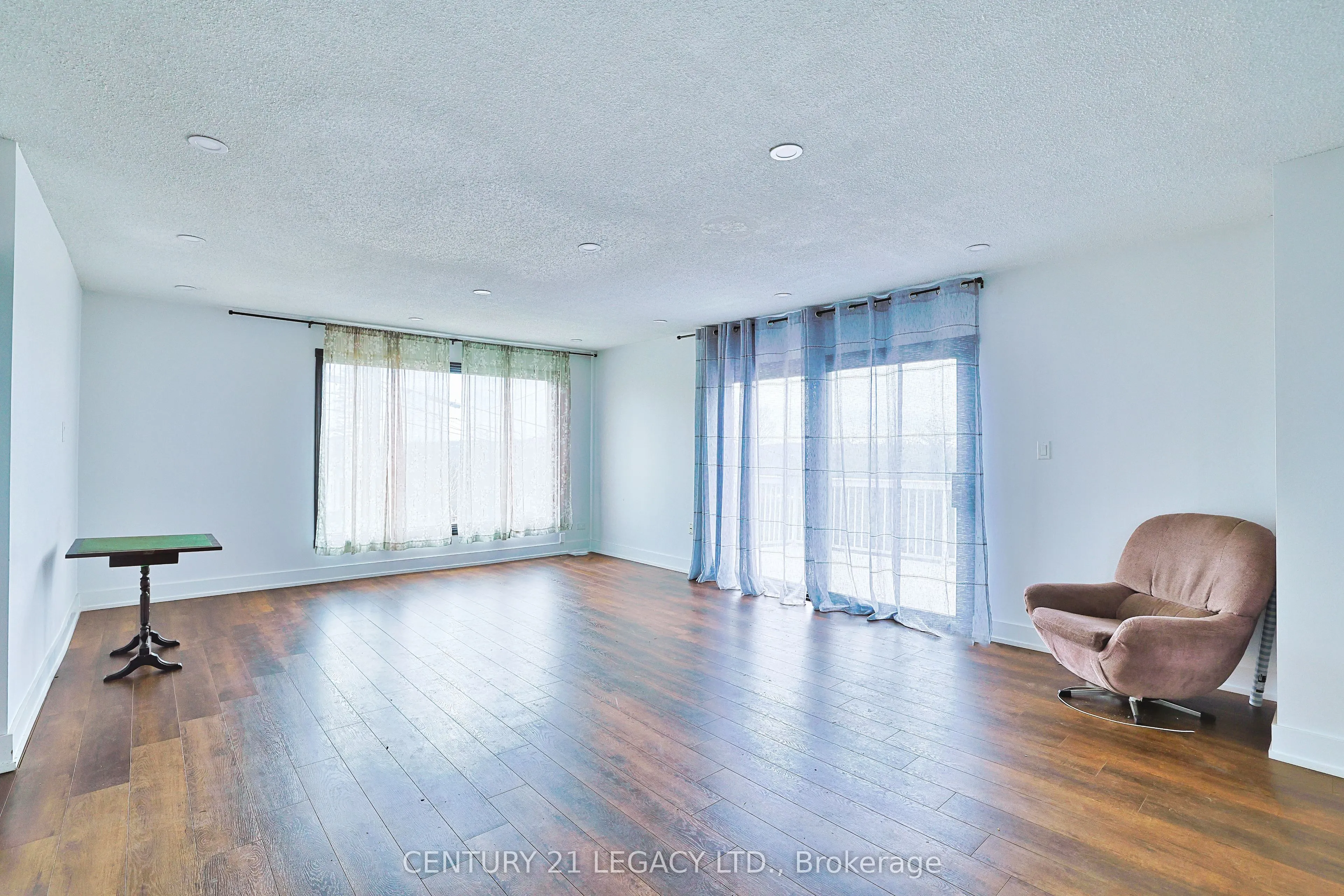 23 Lansdowne Street W