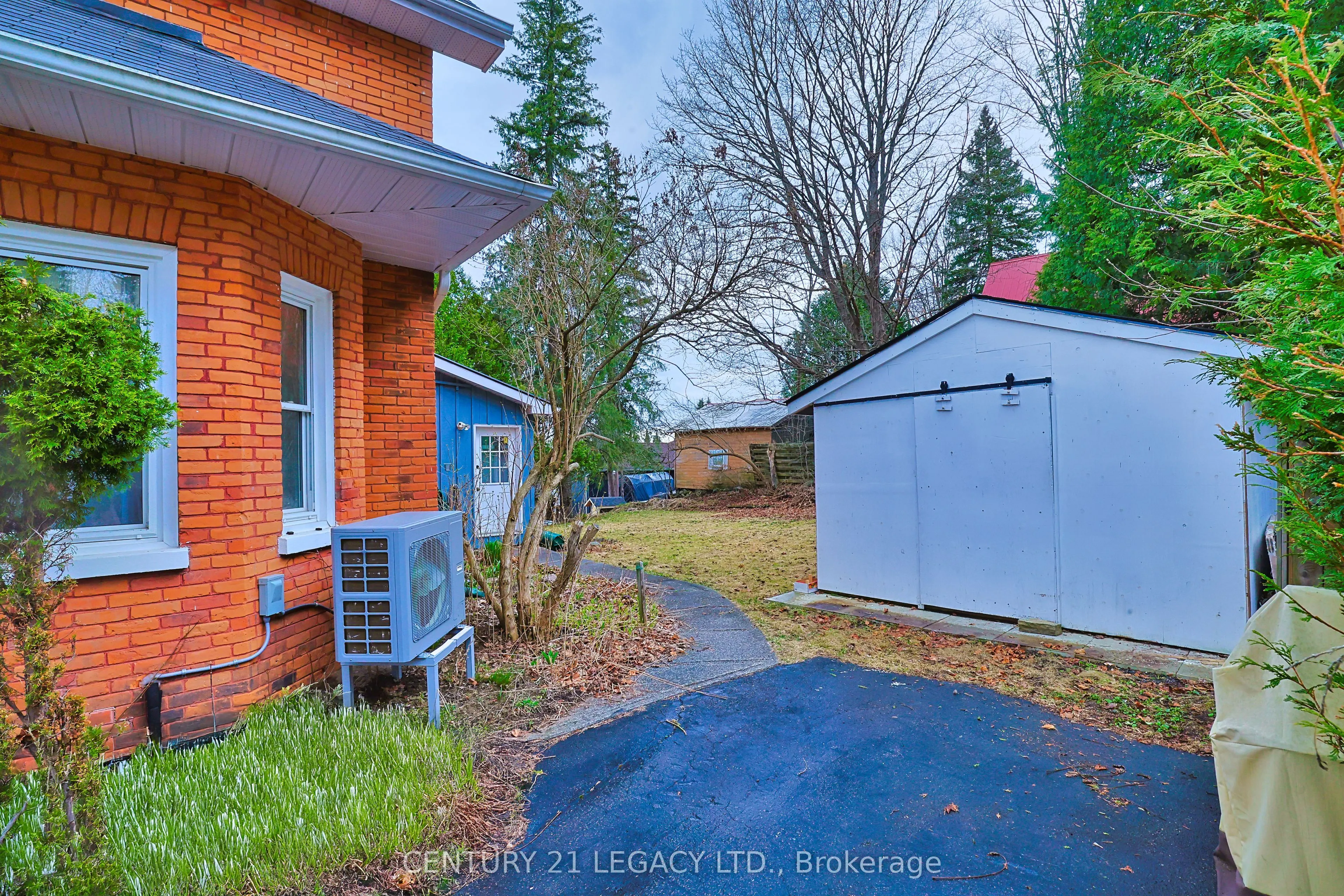 23 Lansdowne Street W