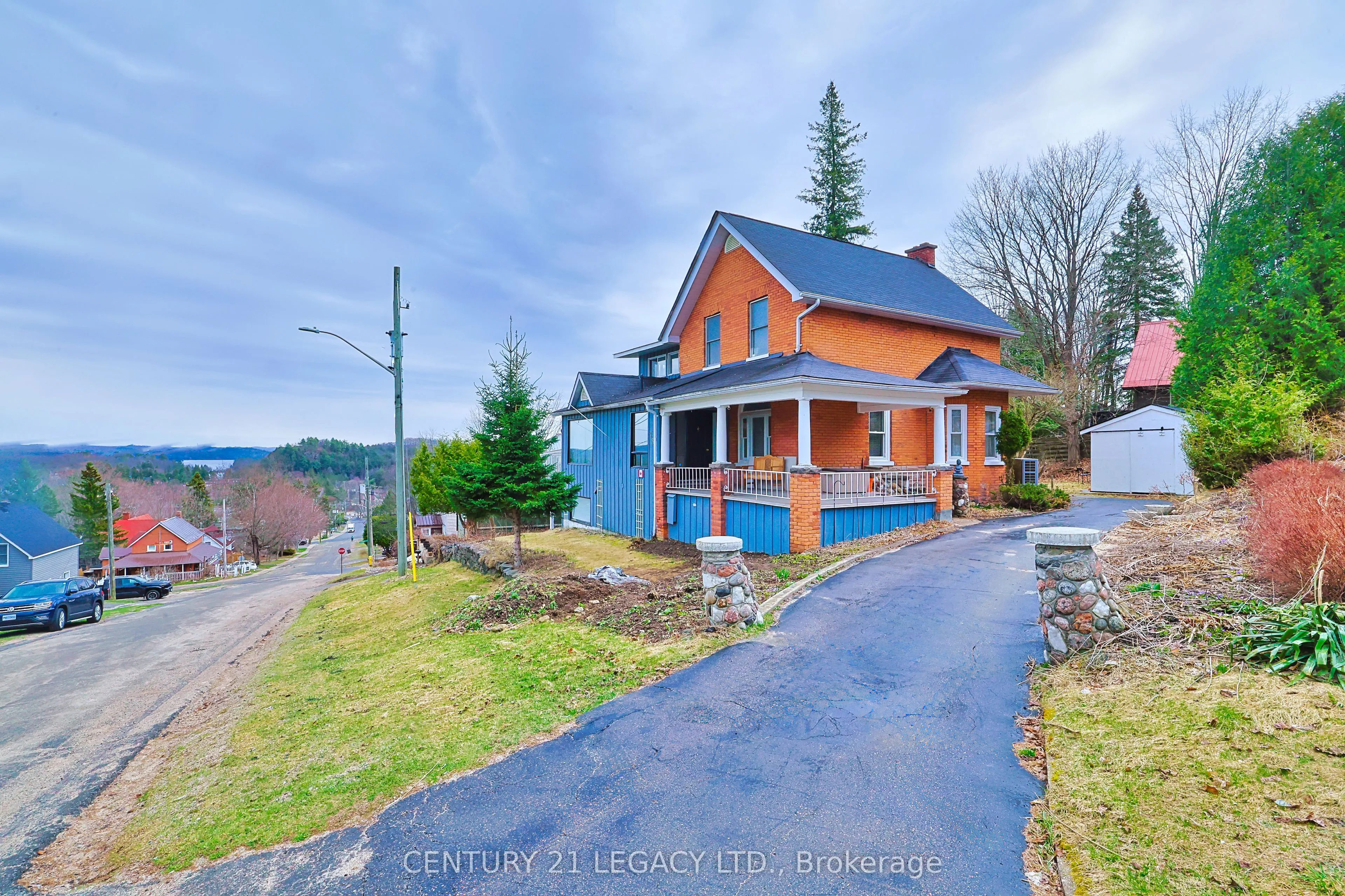 23 Lansdowne Street W