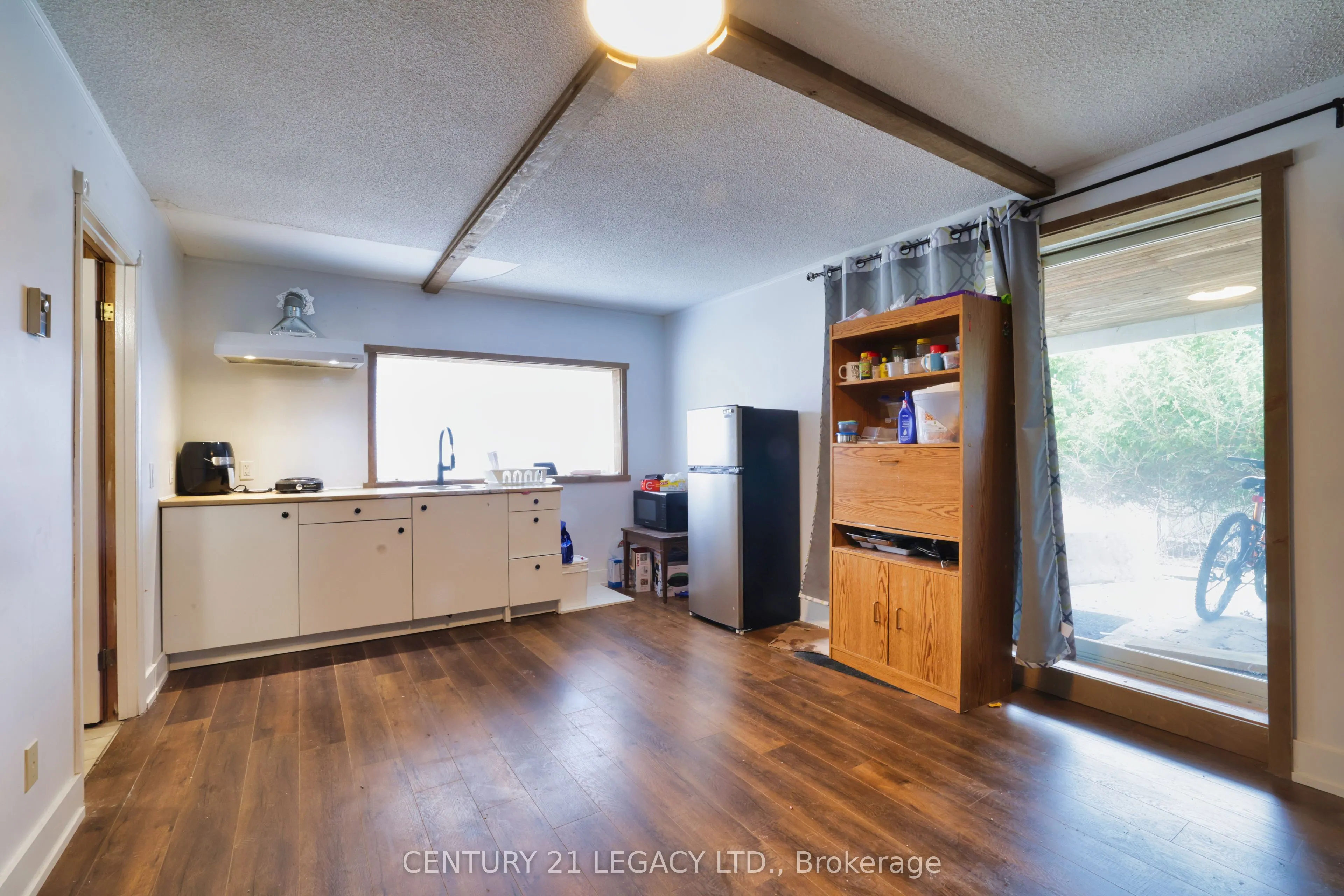 23 Lansdowne Street W