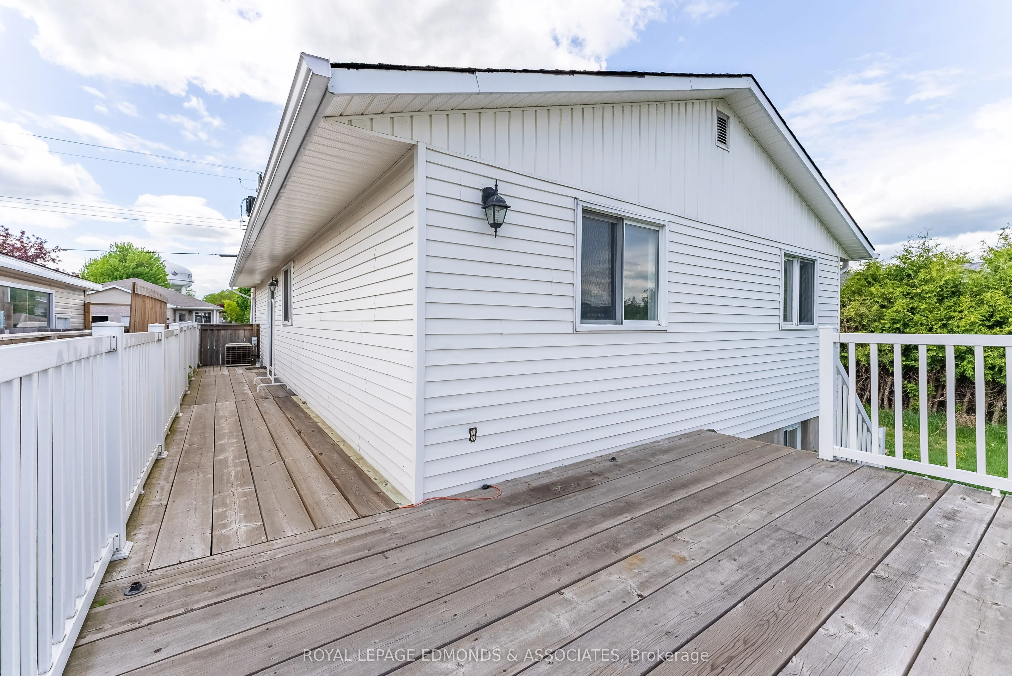 513 BROADVIEW Drive