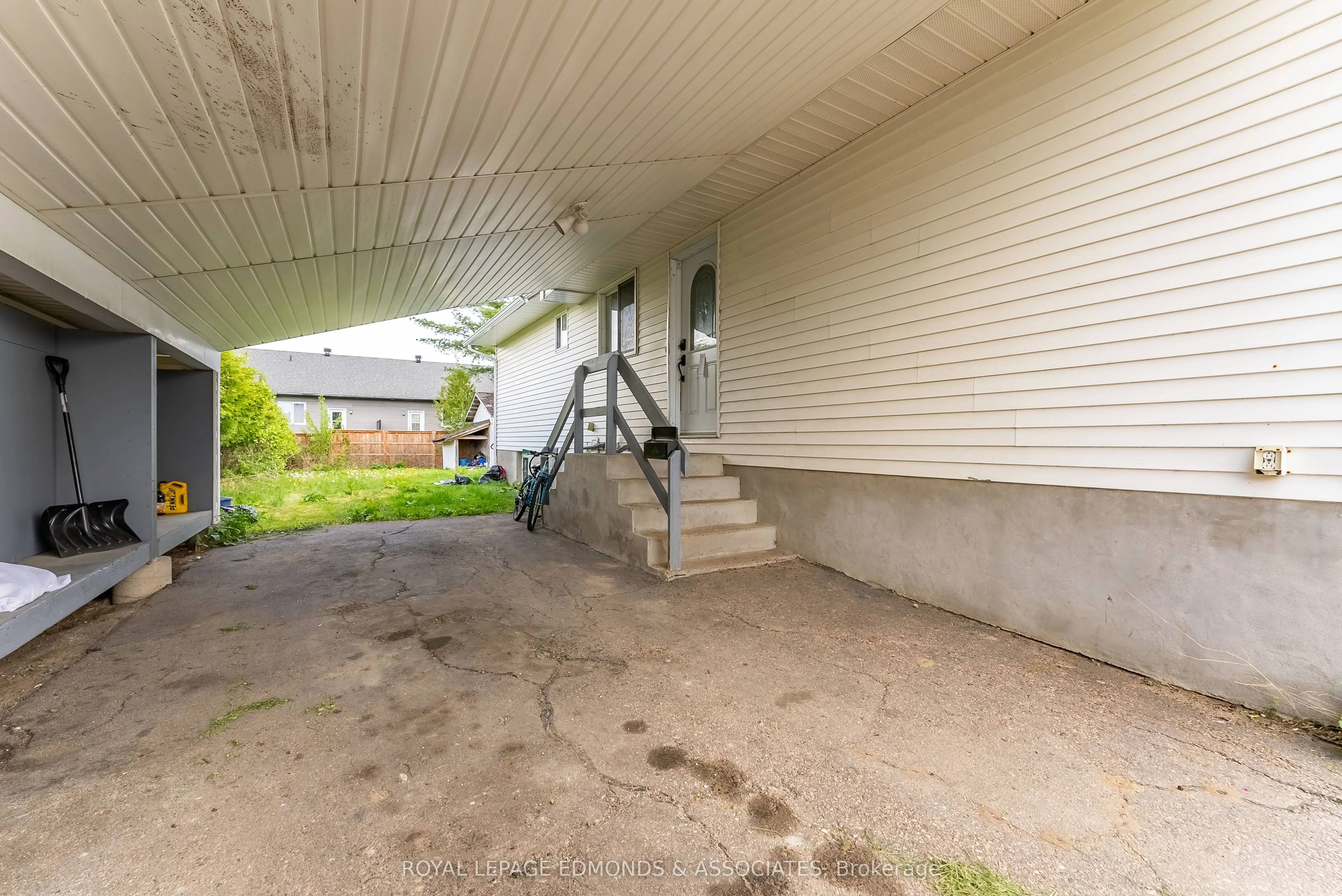 513 BROADVIEW Drive
