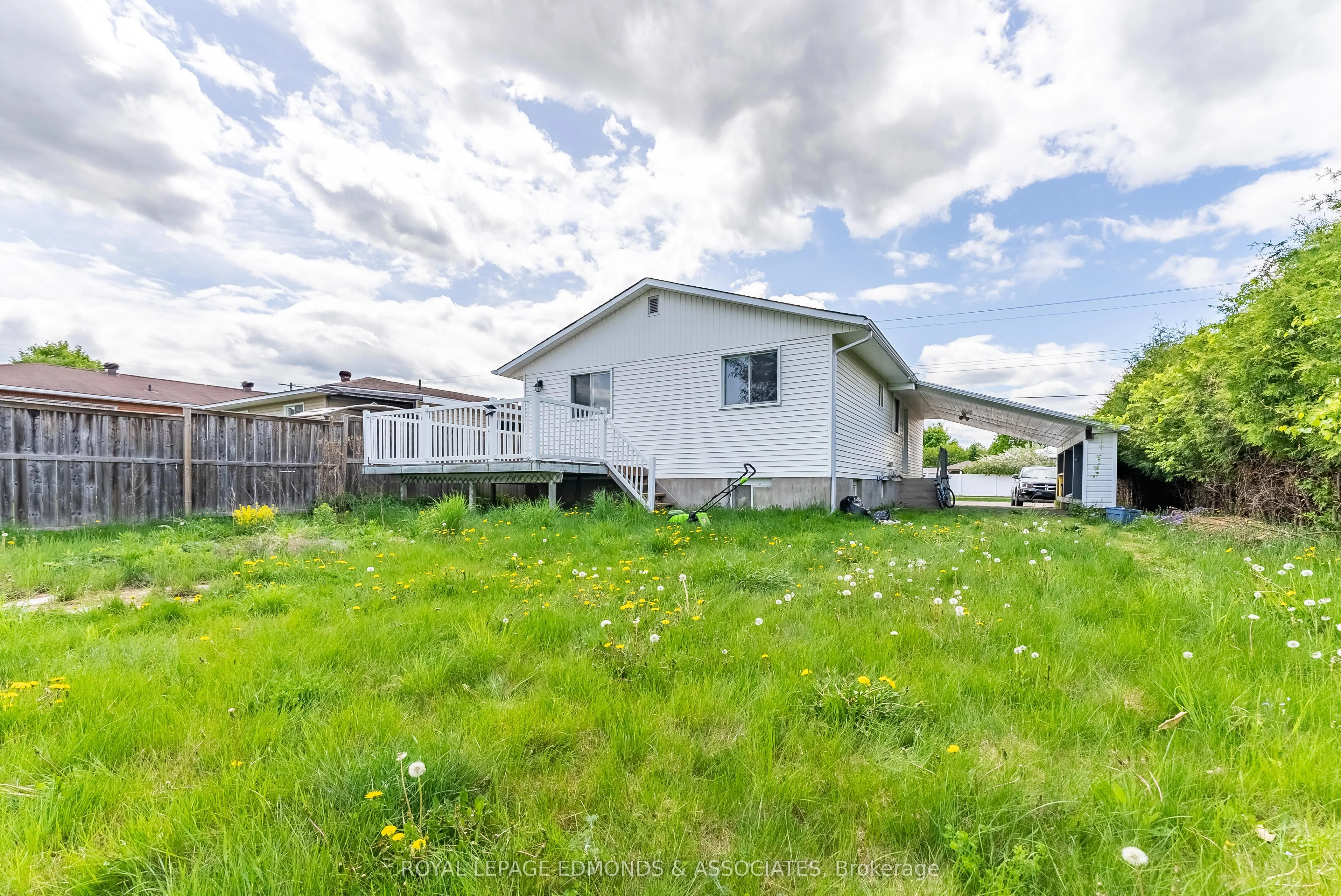 513 BROADVIEW Drive