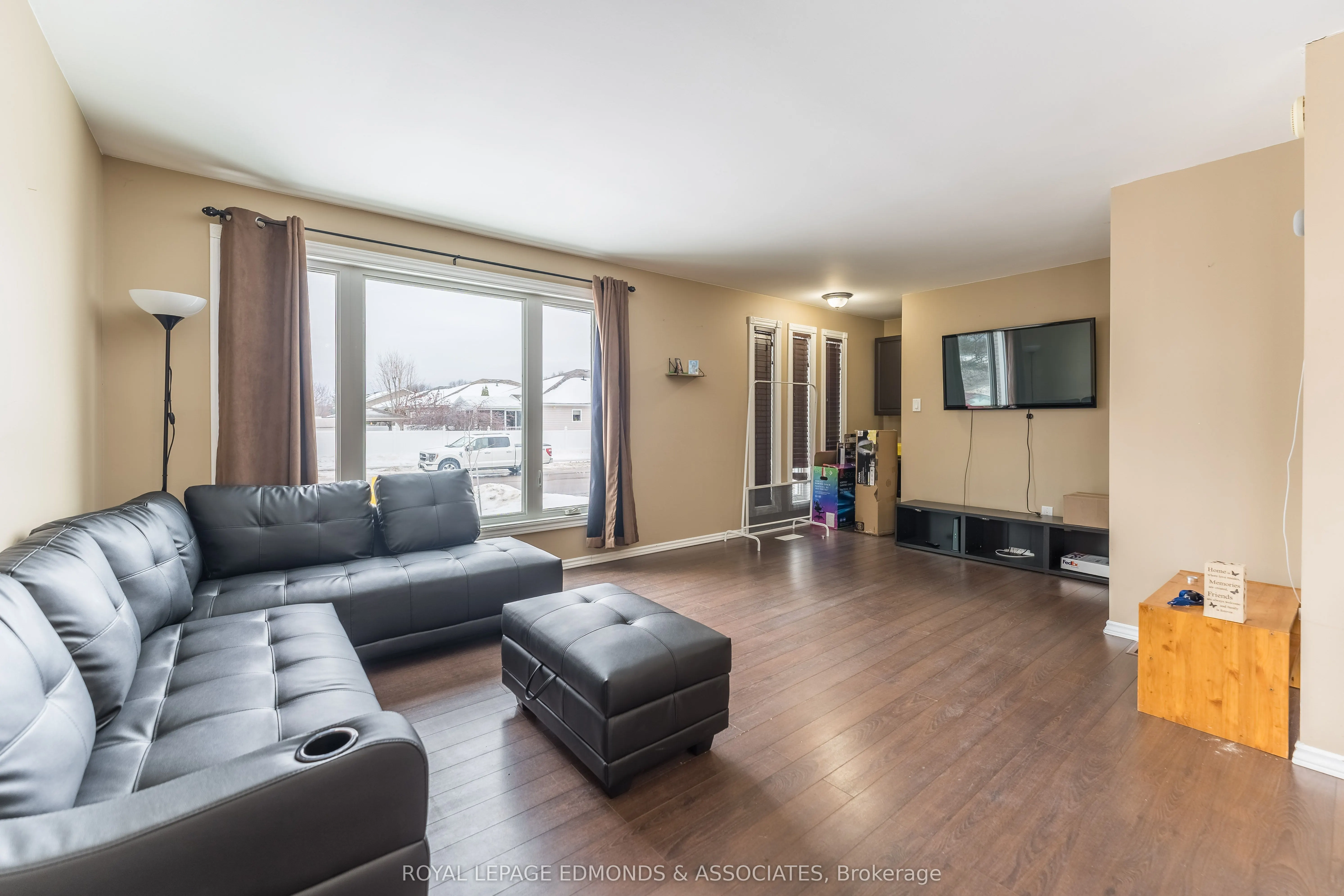 513 BROADVIEW Drive
