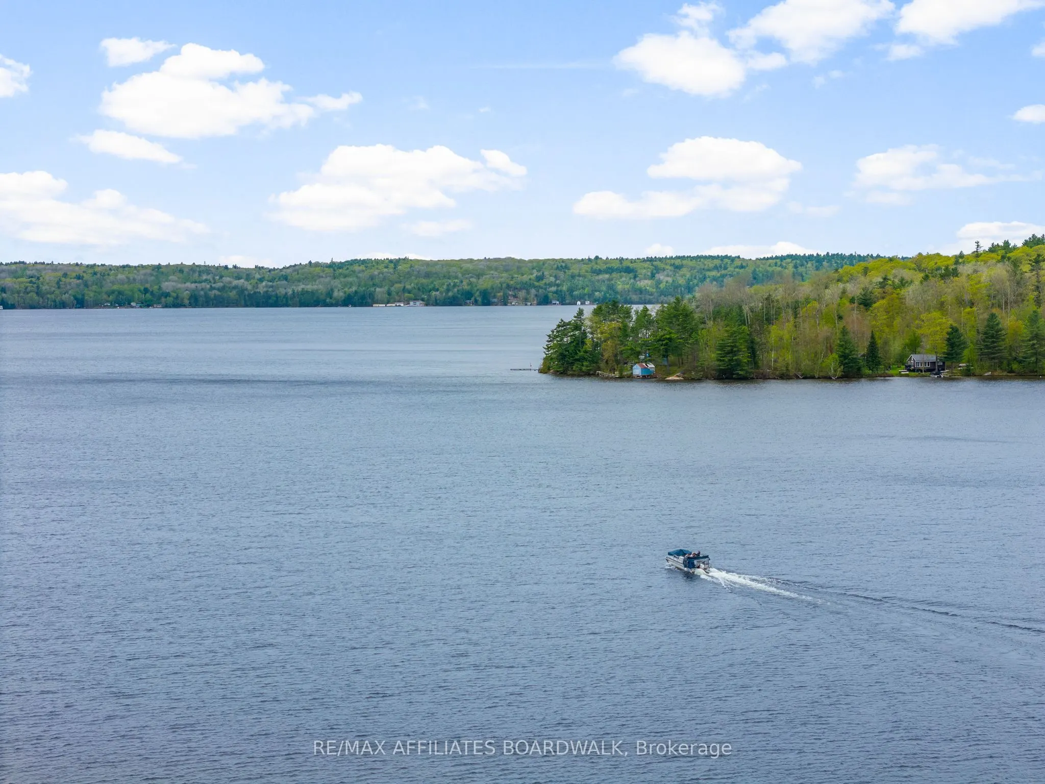 593 Mazinaw Lake
