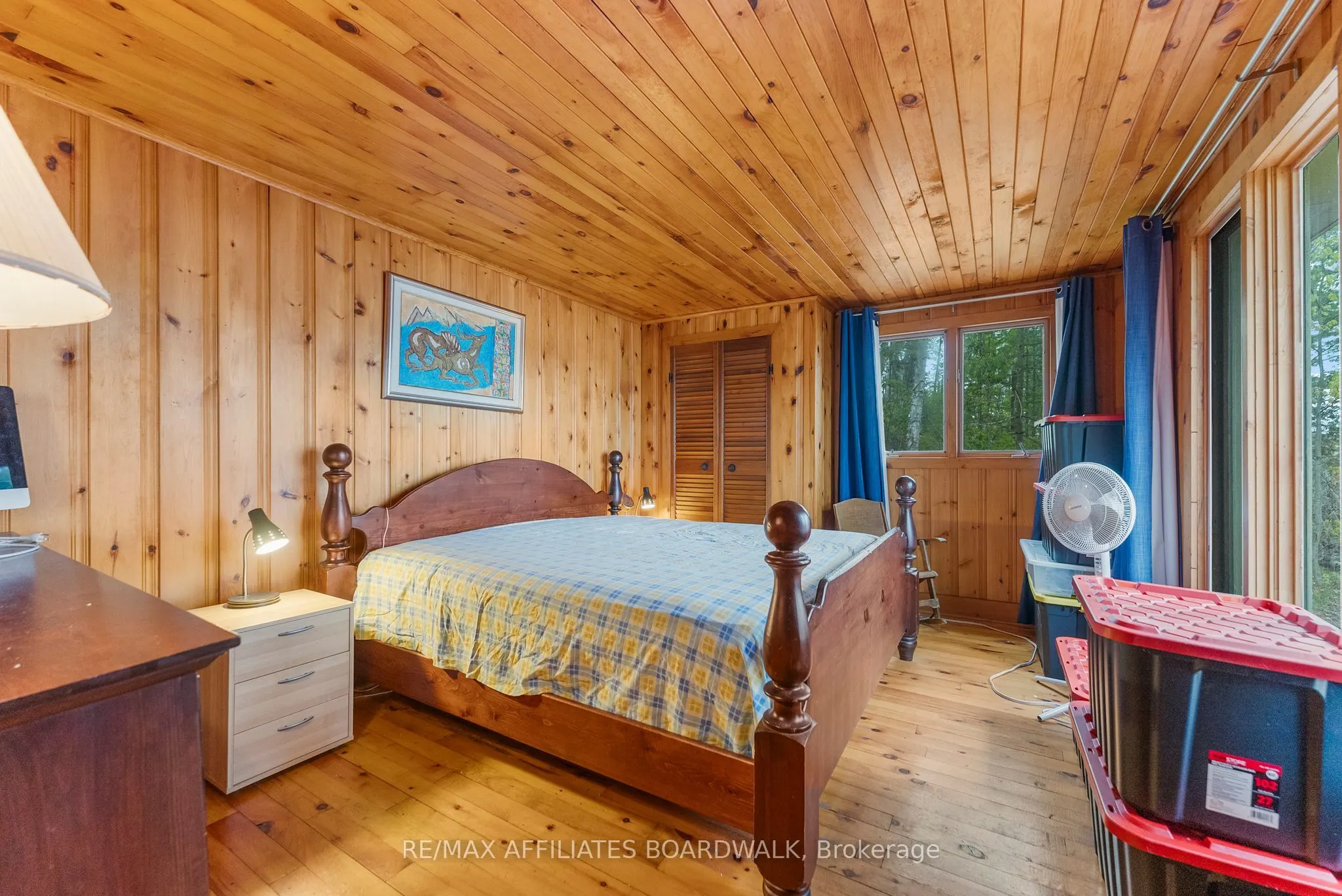 593 Mazinaw Lake
