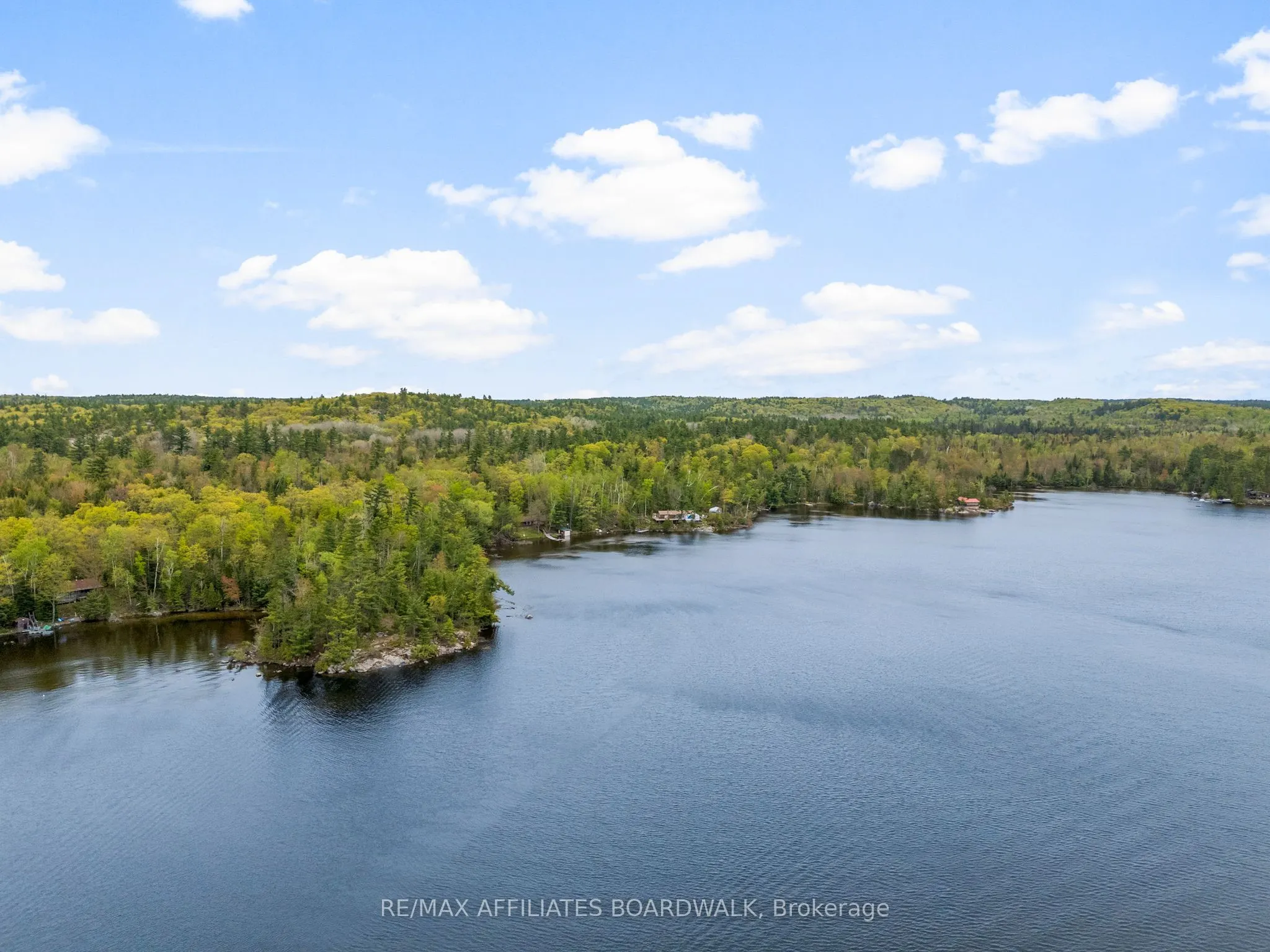 593 Mazinaw Lake