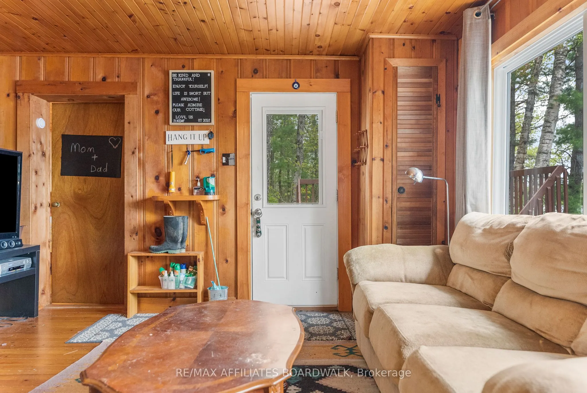 593 Mazinaw Lake
