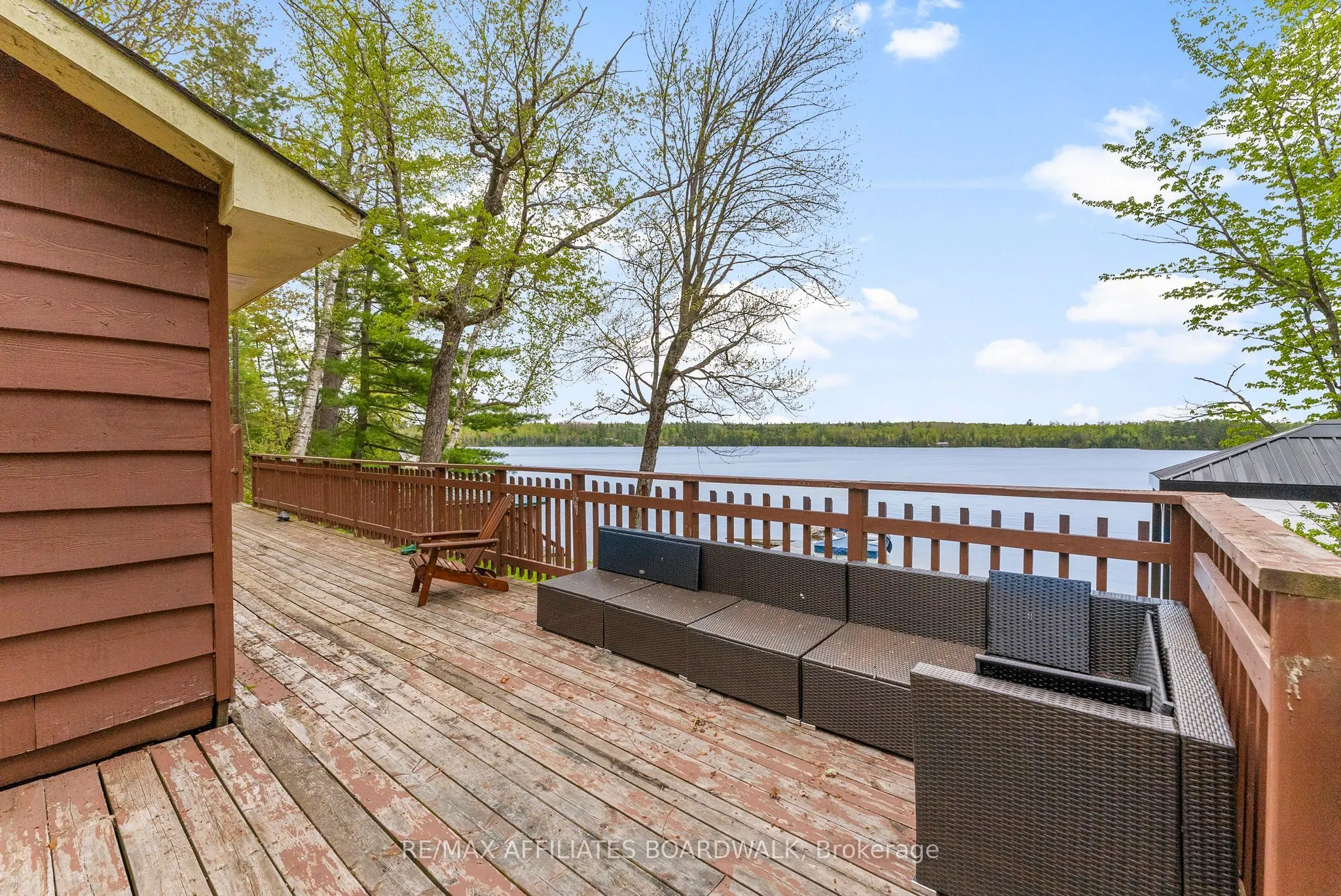 593 Mazinaw Lake
