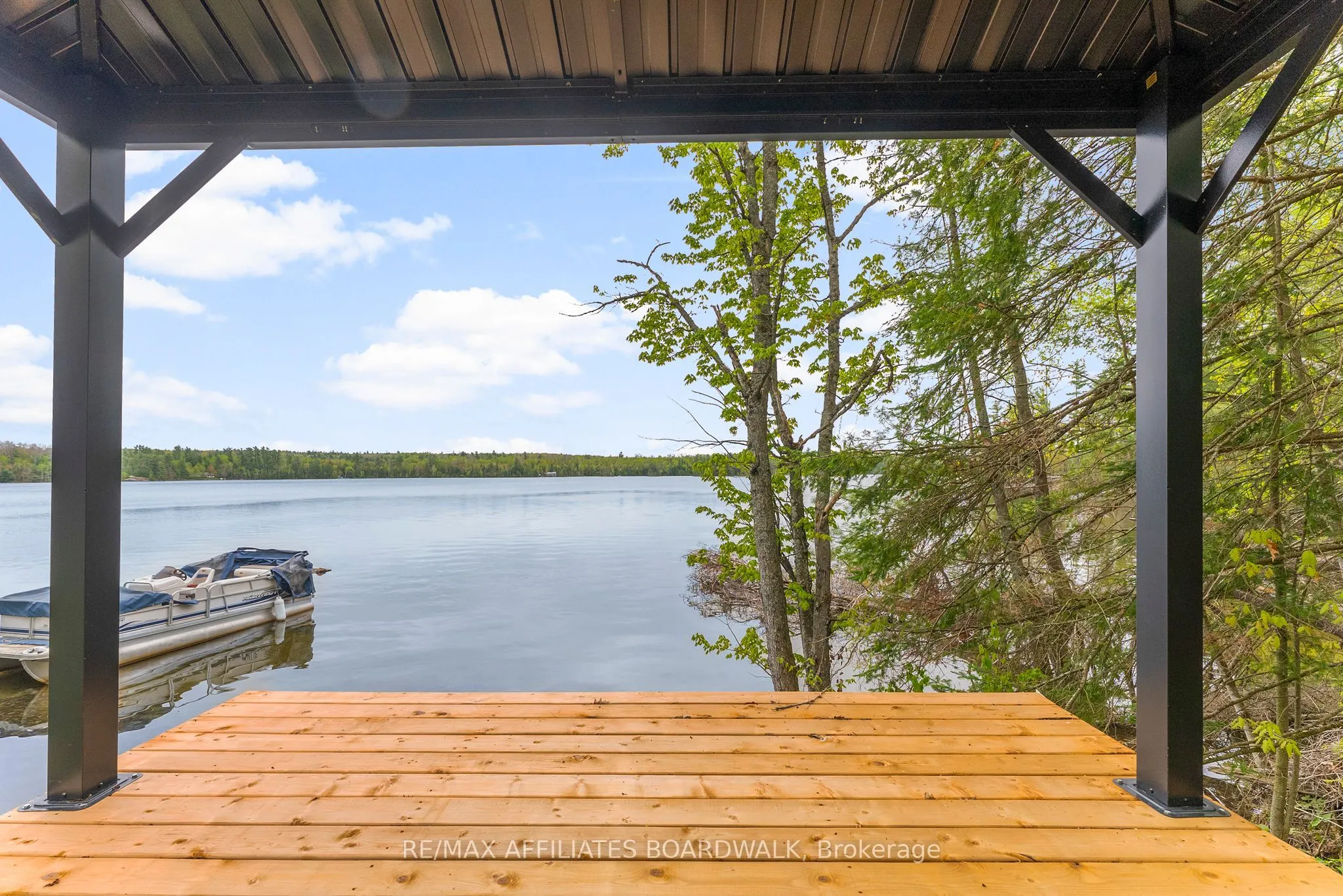 593 Mazinaw Lake