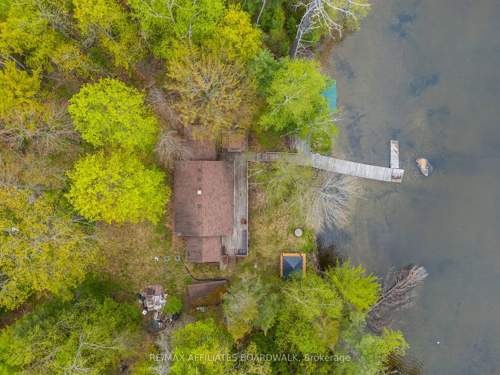 593 Mazinaw Lake