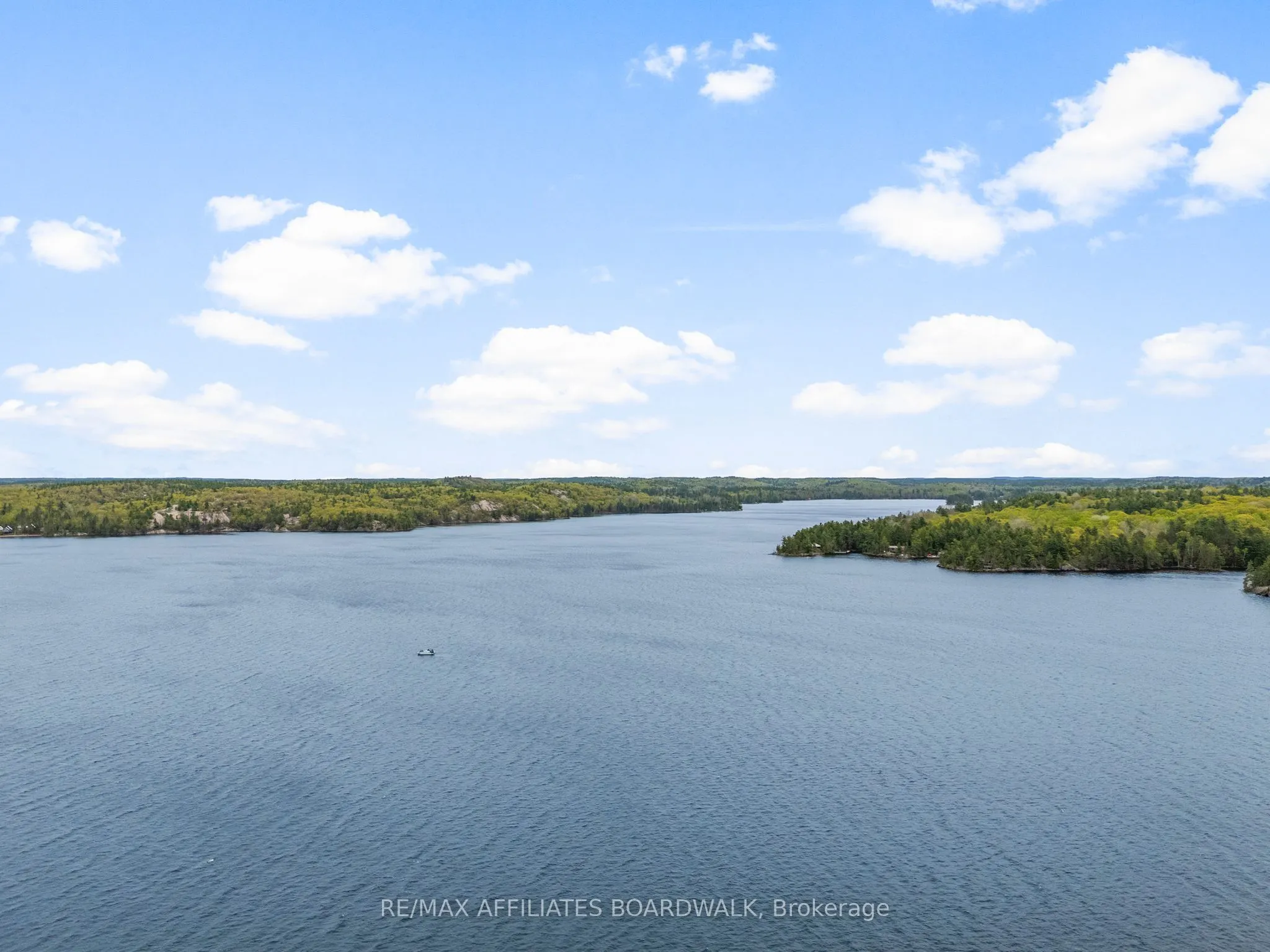 593 Mazinaw Lake