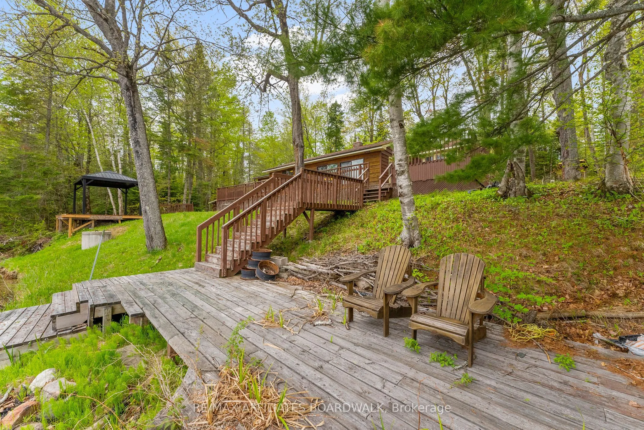 593 Mazinaw Lake