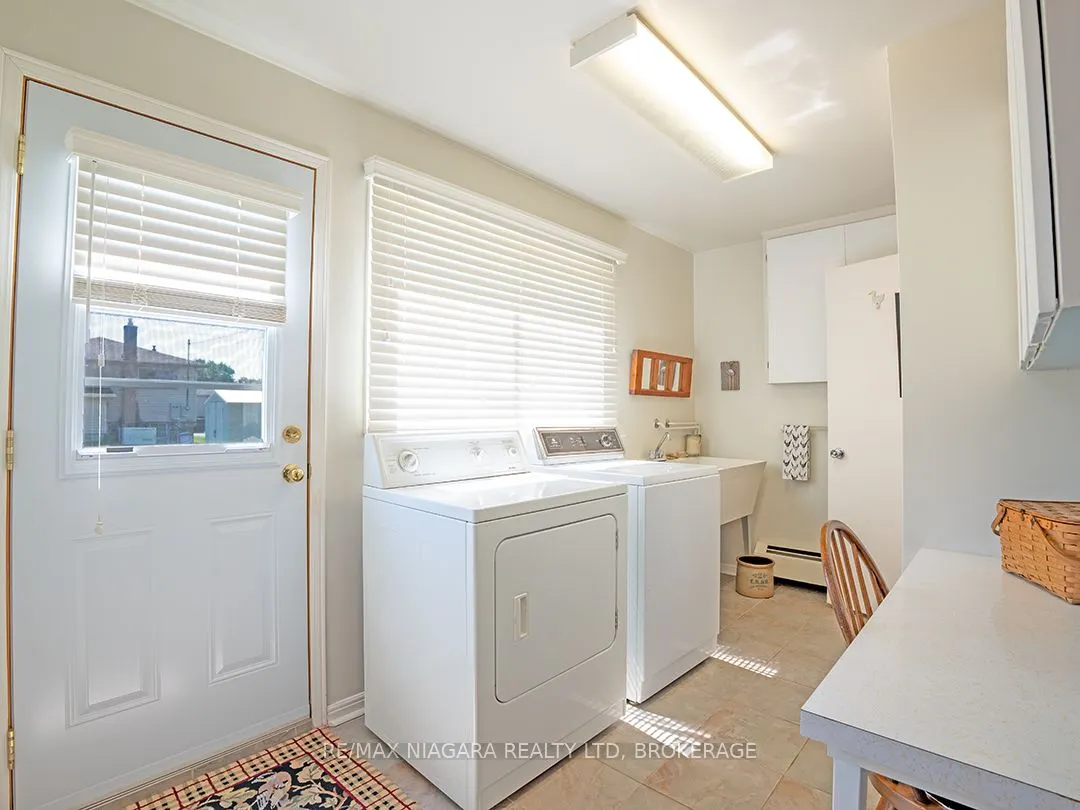 22 Michael Drive S