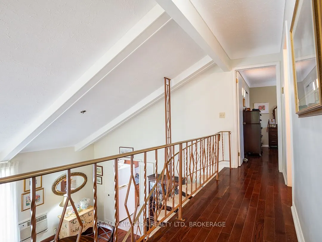 22 Michael Drive S