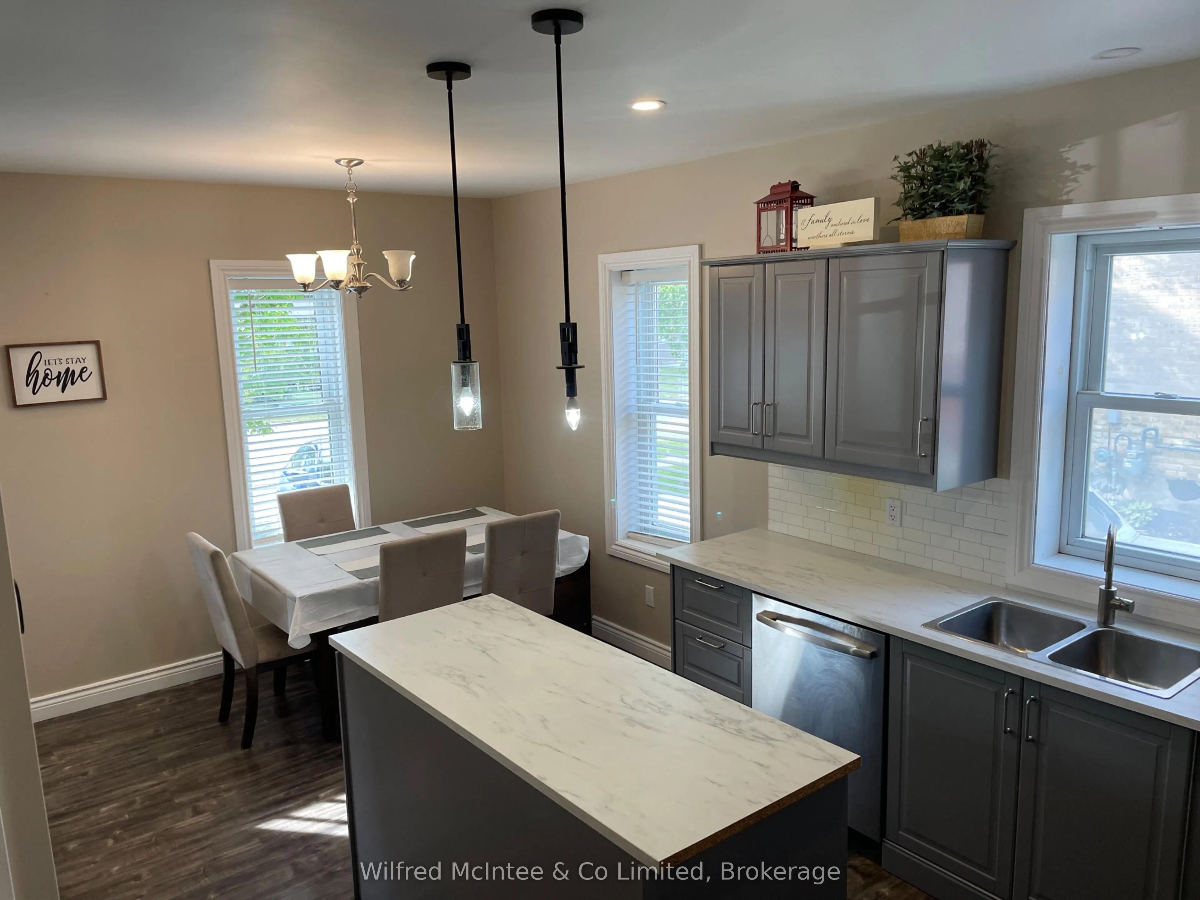49 Absalom Street W