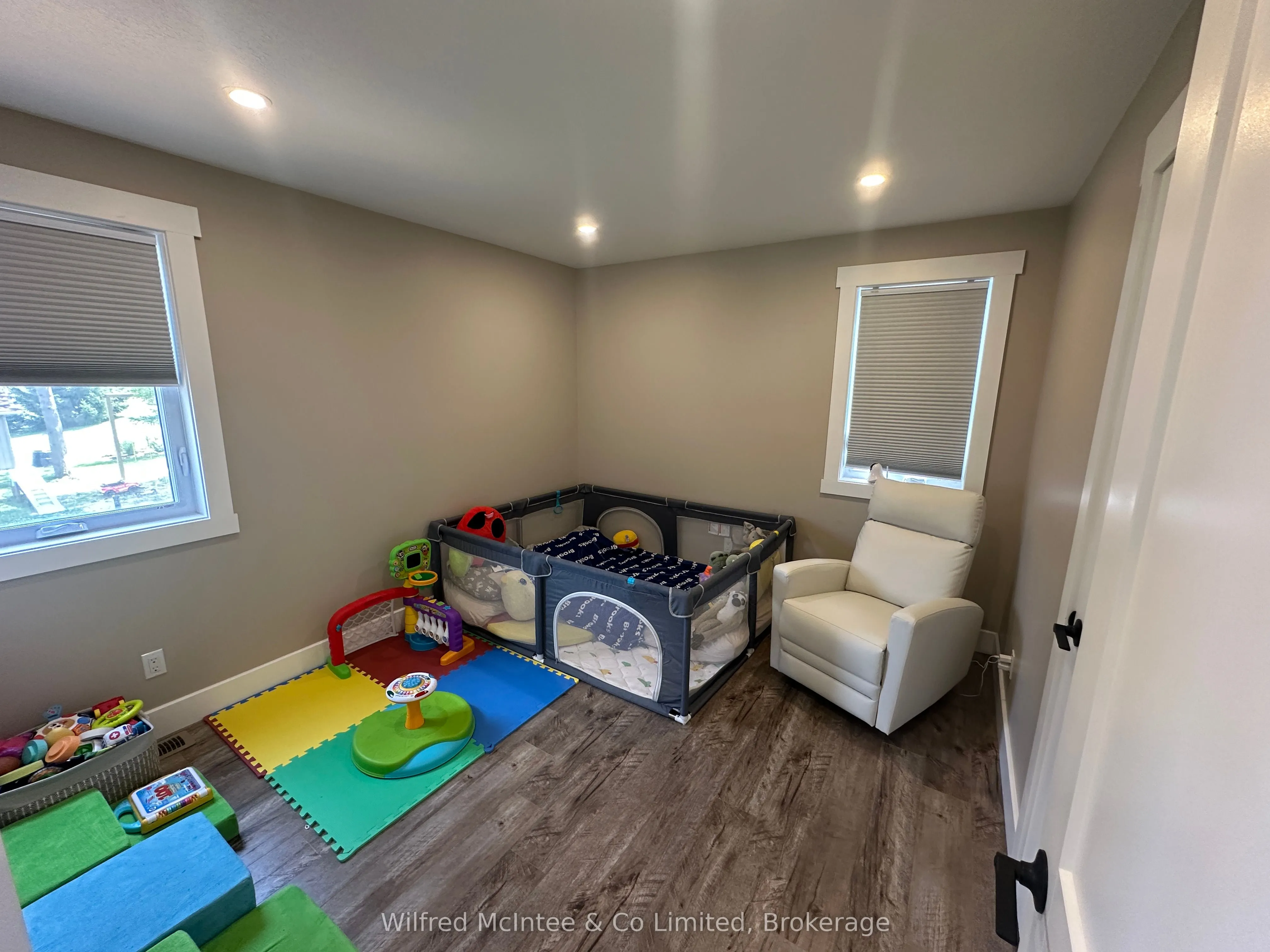 49 Absalom Street W