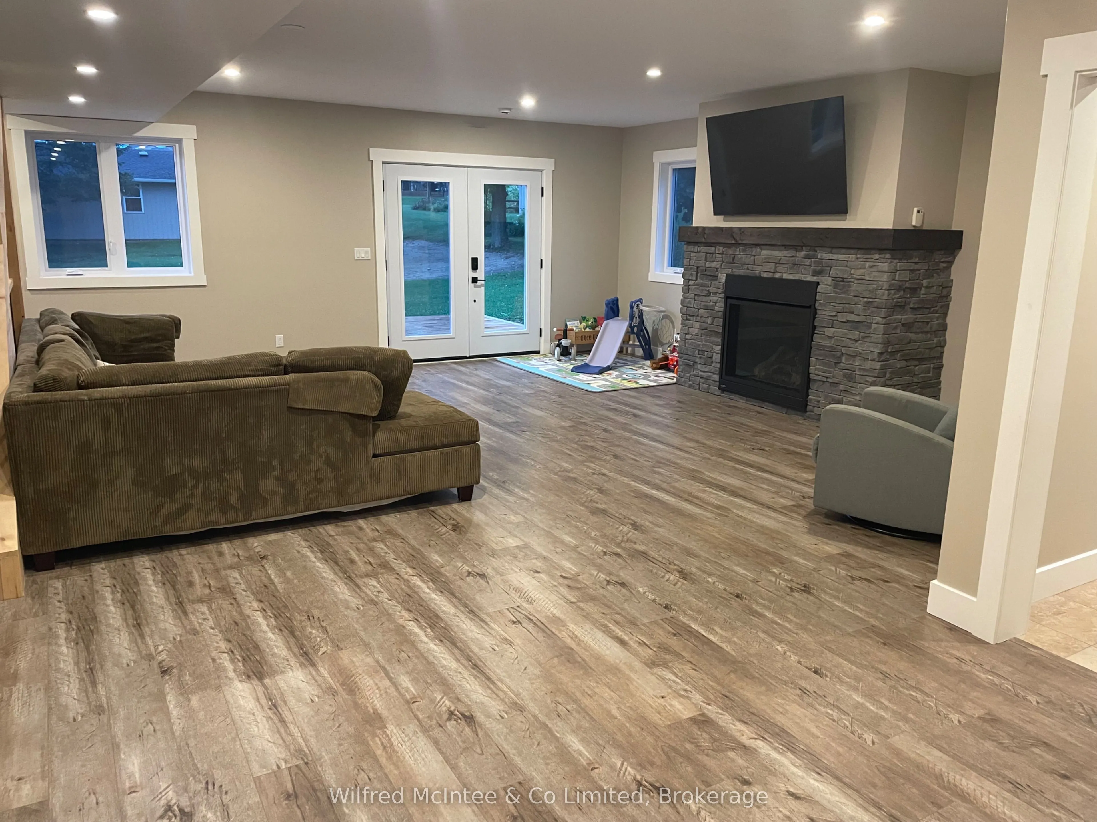 49 Absalom Street W