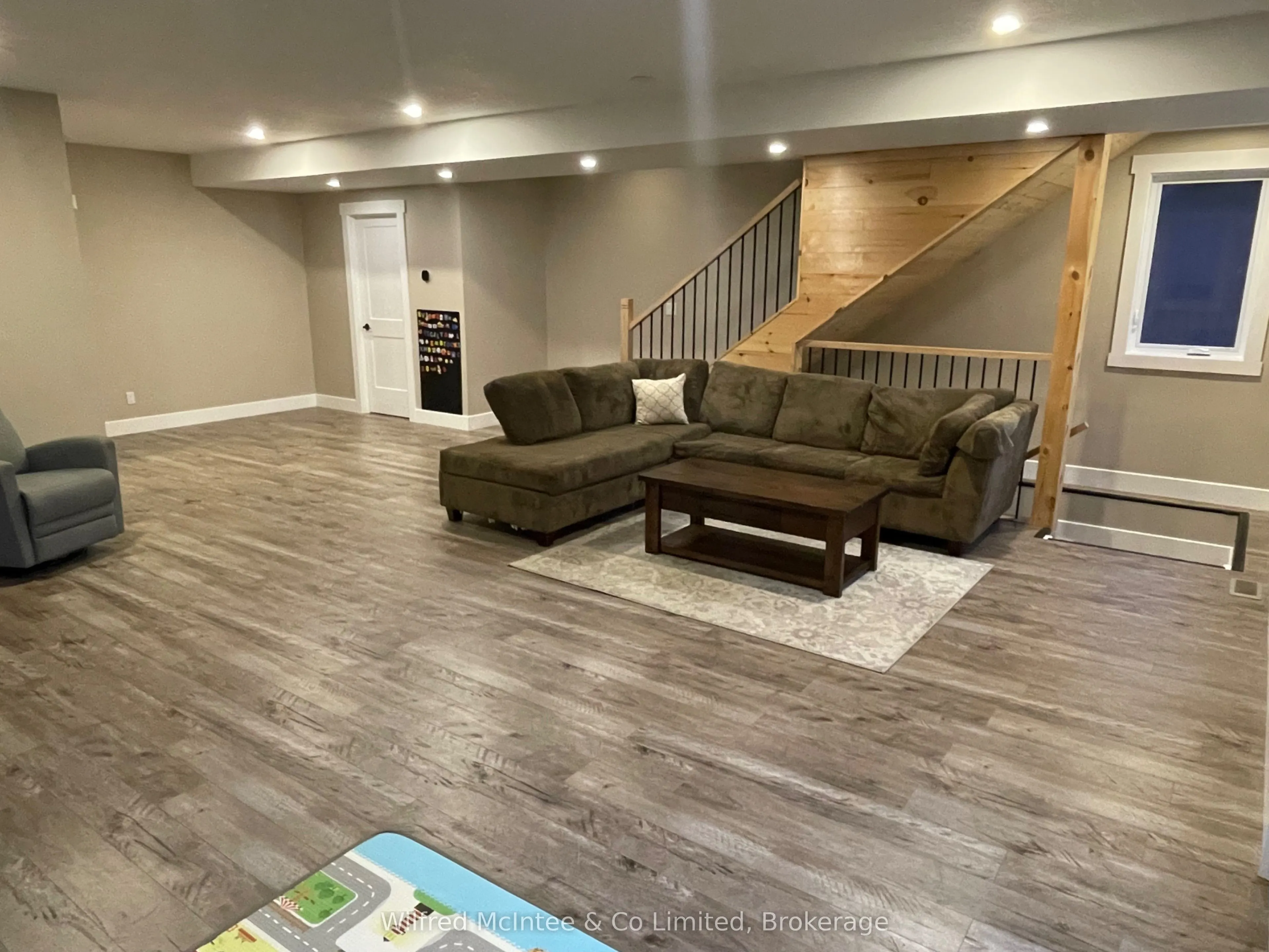 49 Absalom Street W