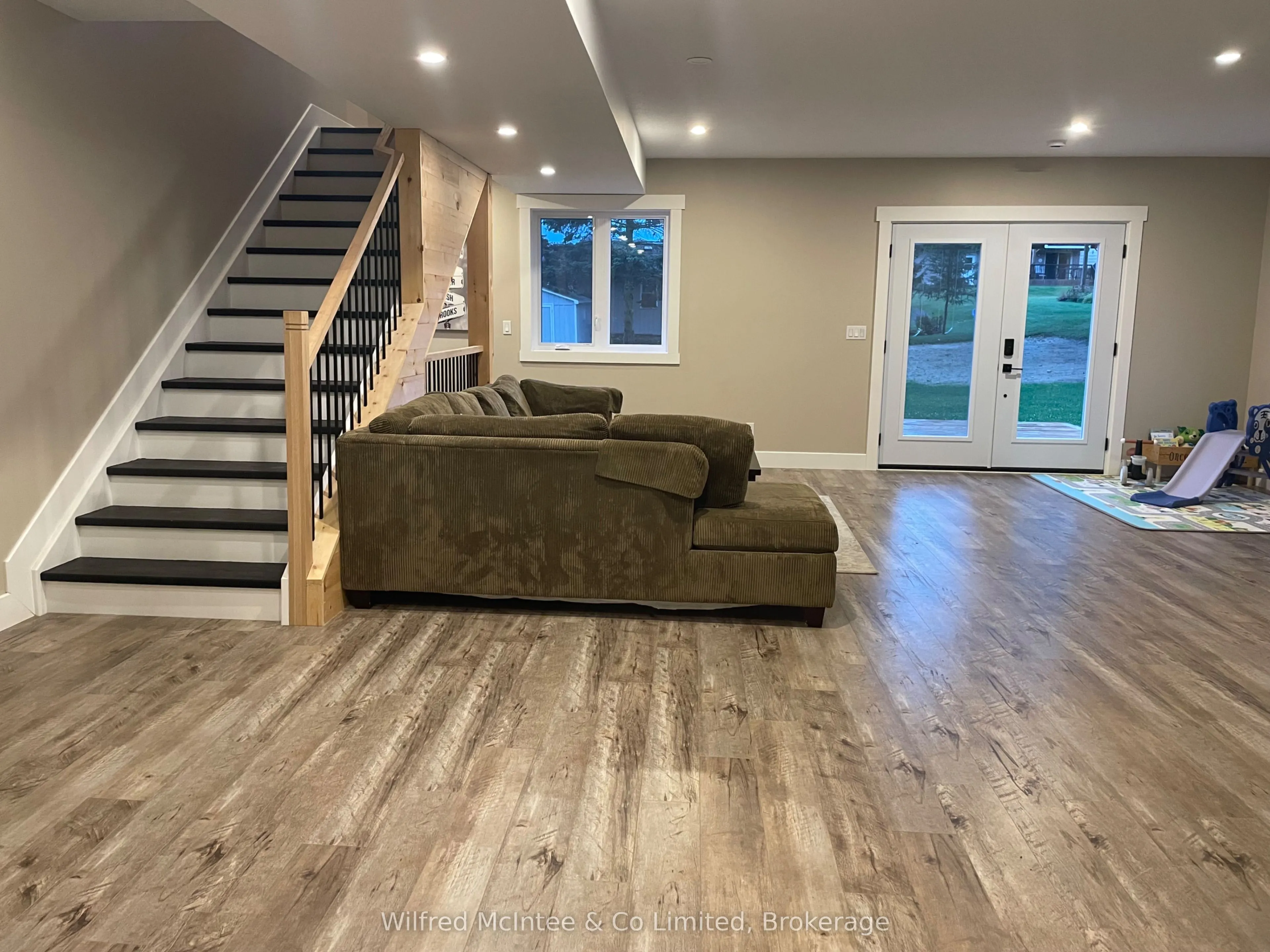 49 Absalom Street W