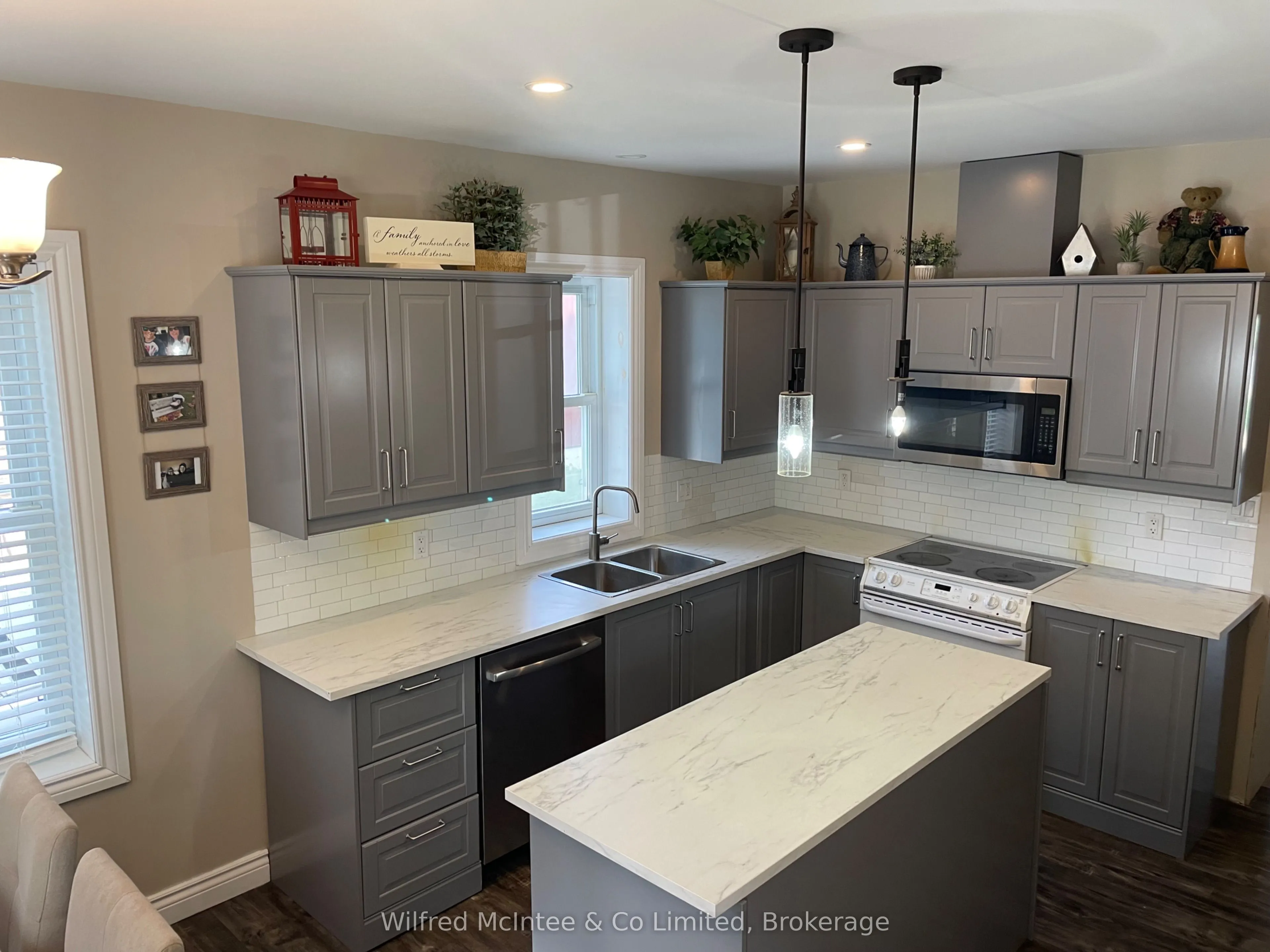 49 Absalom Street W