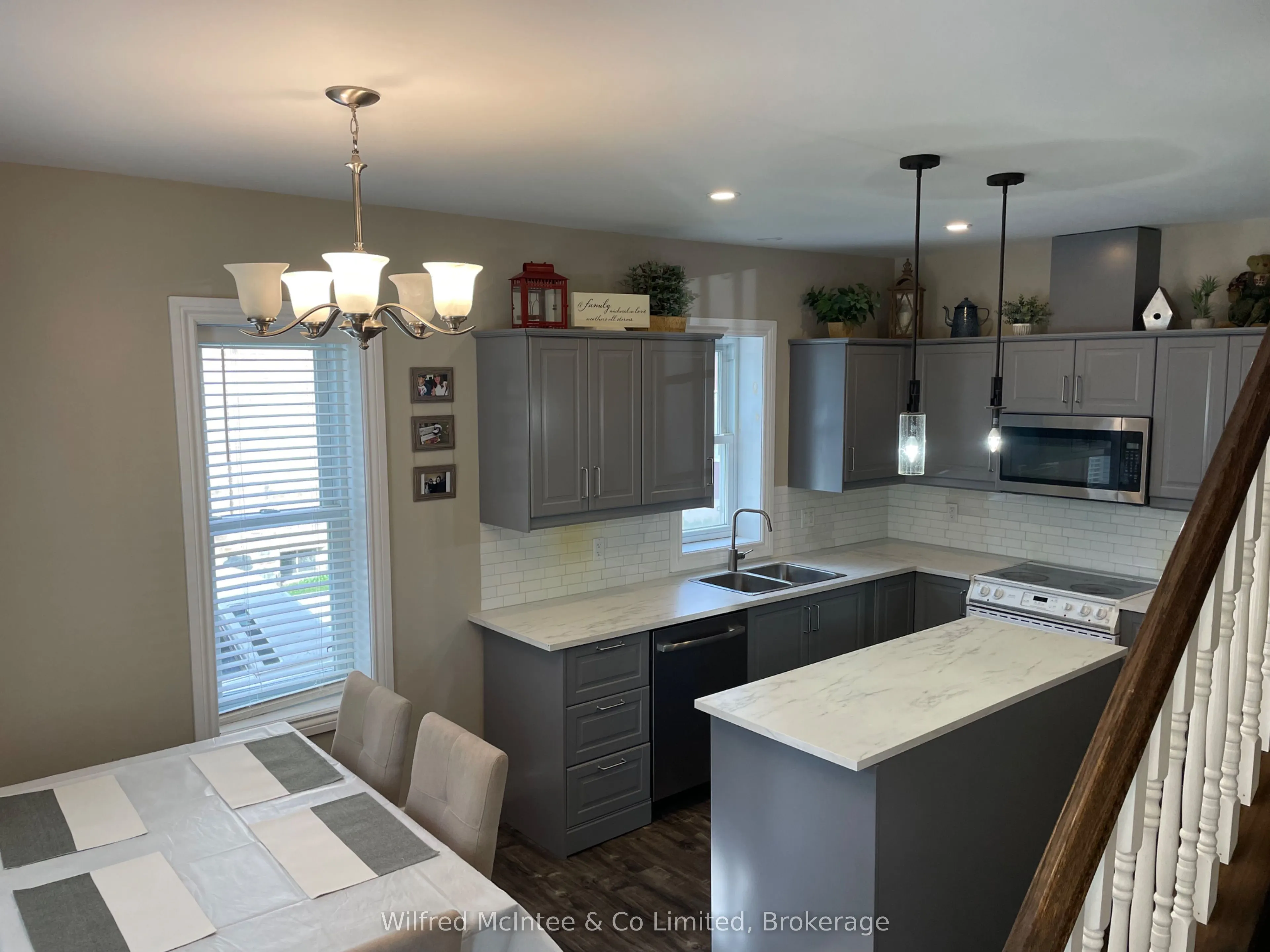 49 Absalom Street W