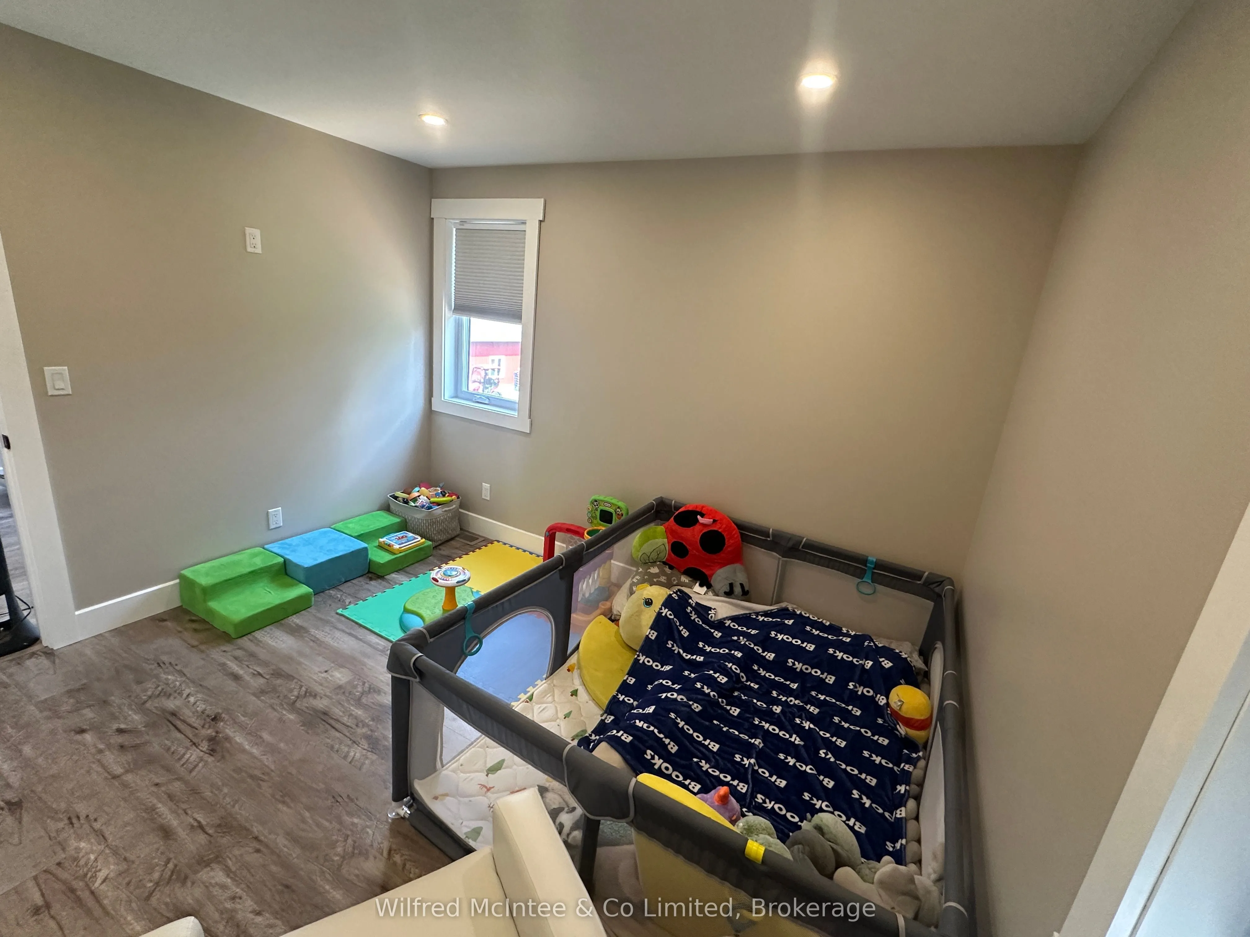 49 Absalom Street W