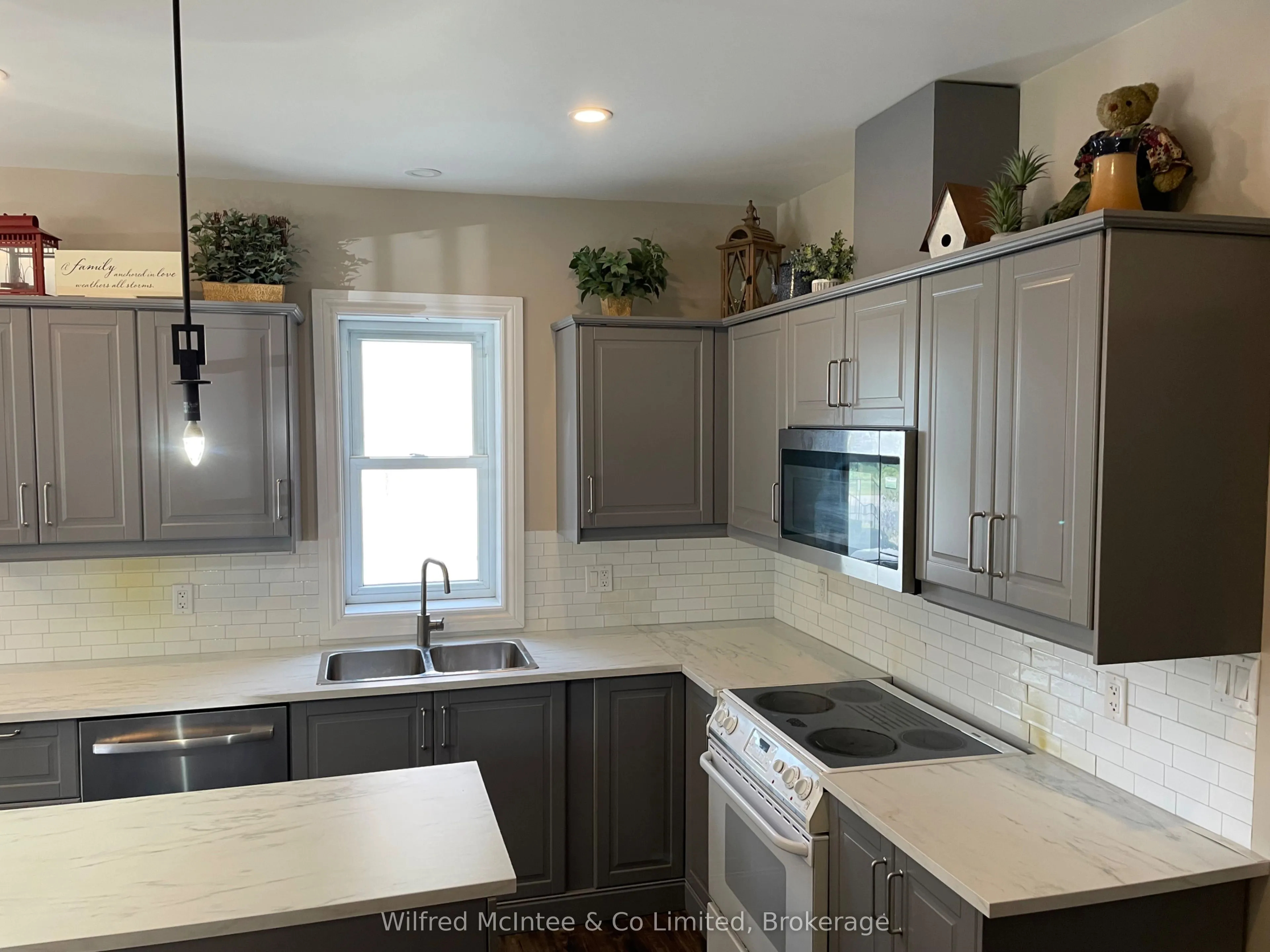 49 Absalom Street W