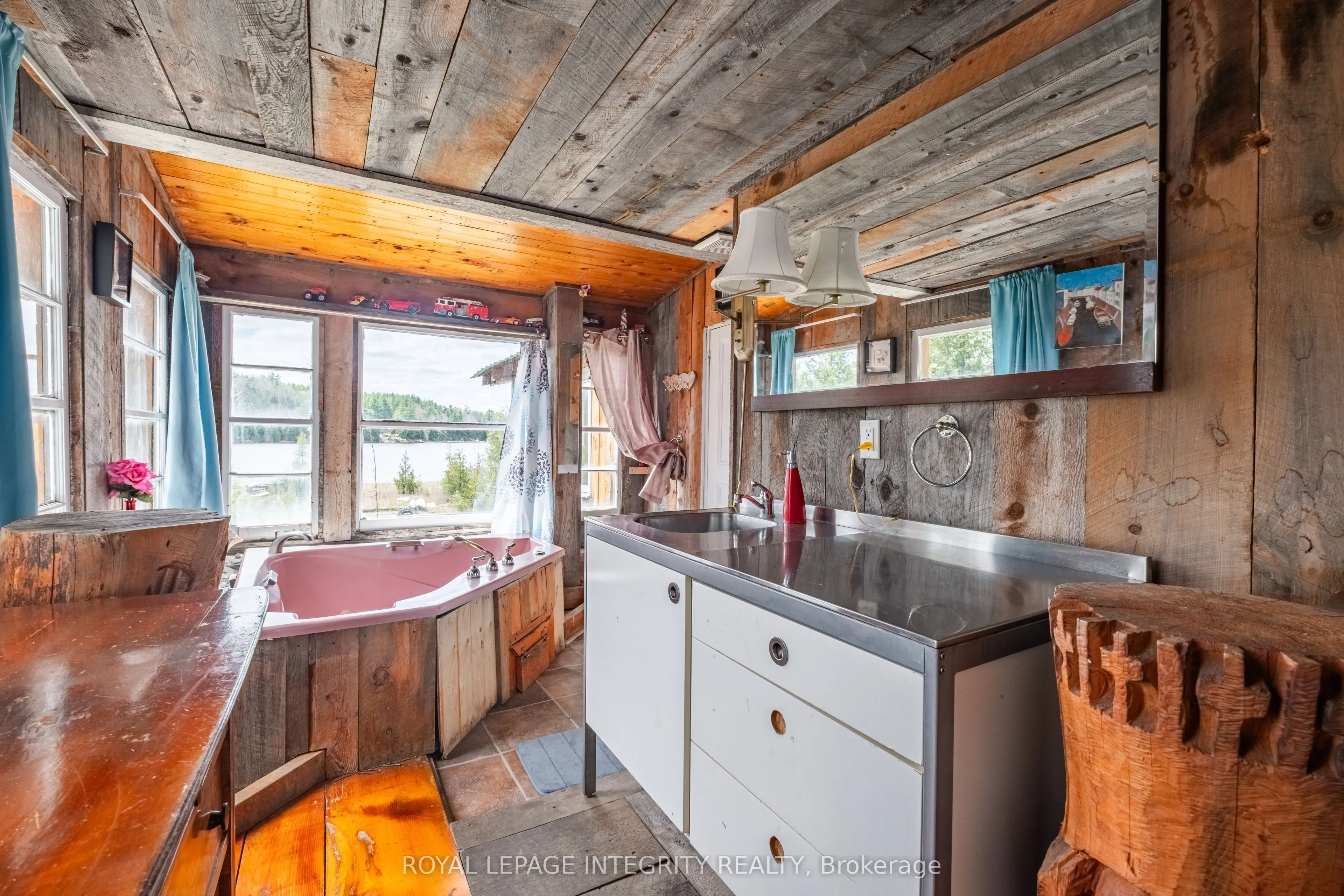 817 Darling Concession 7 Road