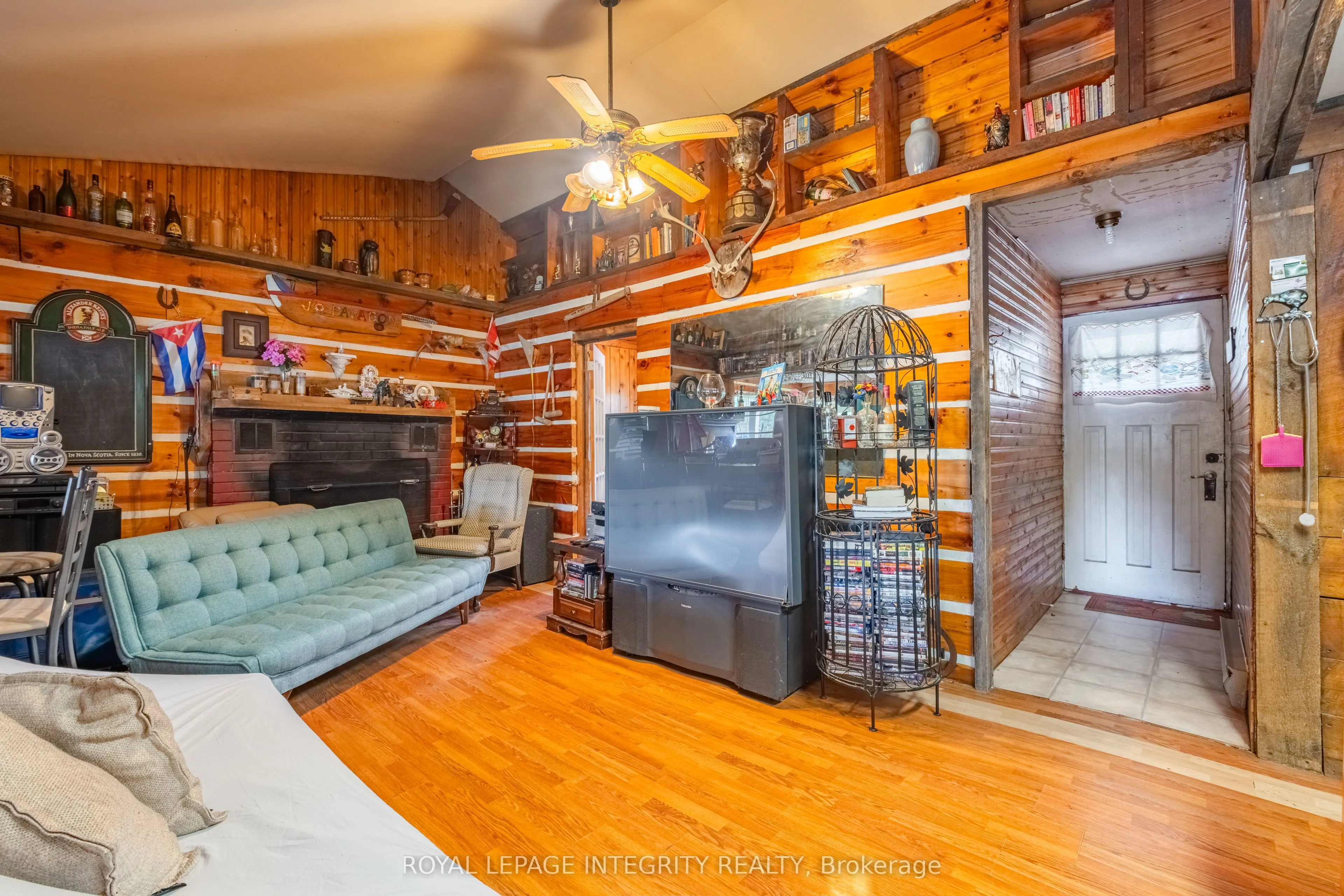 817 Darling Concession 7 Road