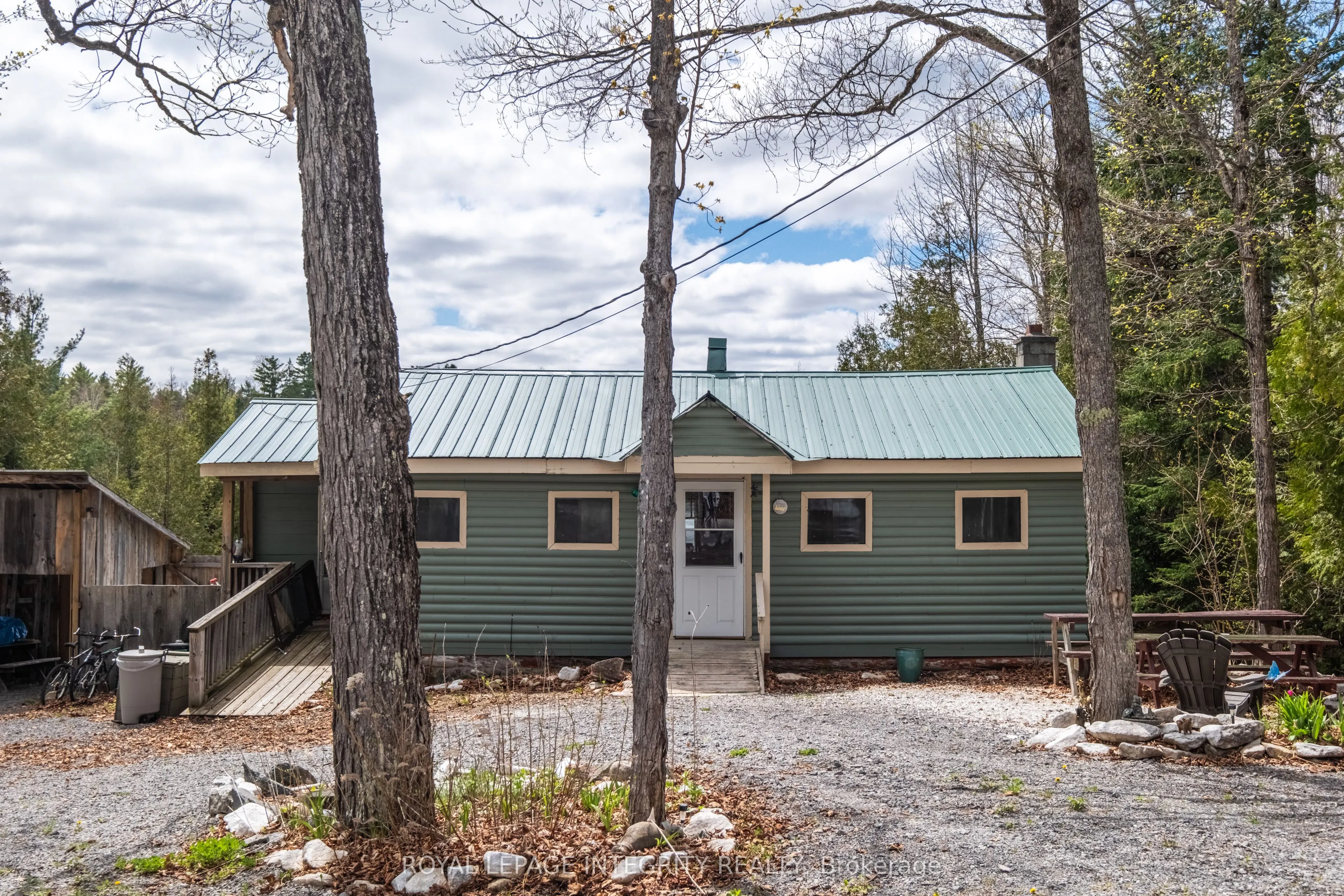 817 Darling Concession 7 Road